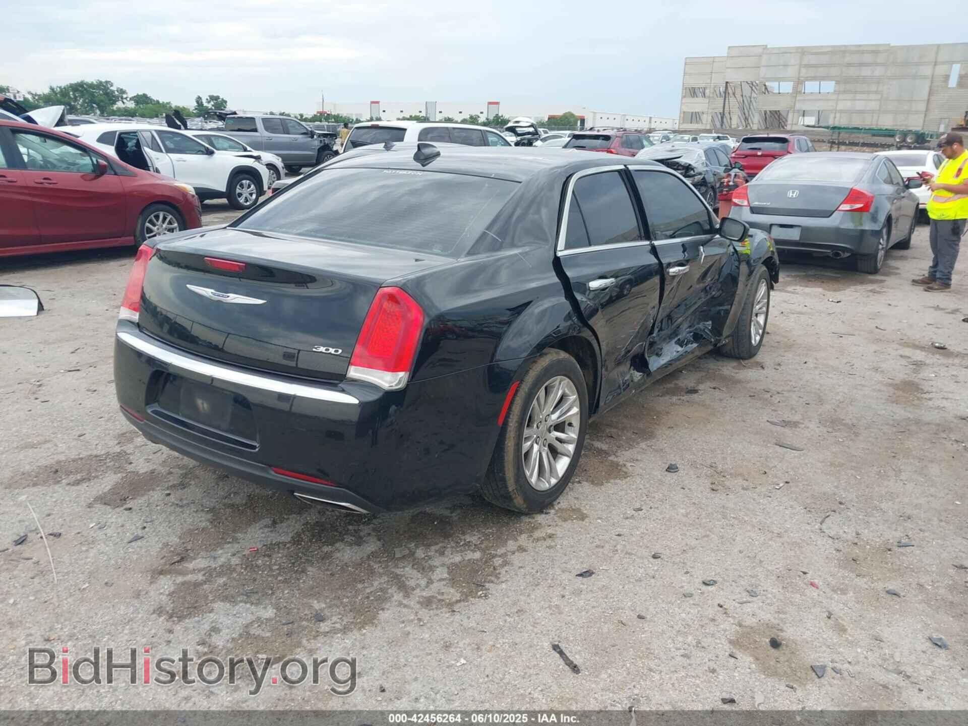 2019 CHRYSLER 300 - VIN: 2C3CCAAG6KH610400 - Фото 4