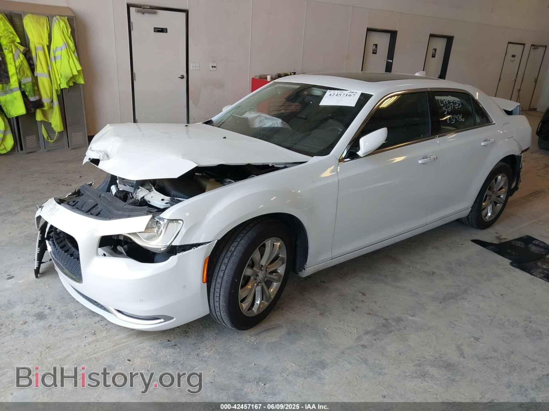 2015 CHRYSLER 300 - VIN: 2C3CCARG4FH831486 - Фото 2