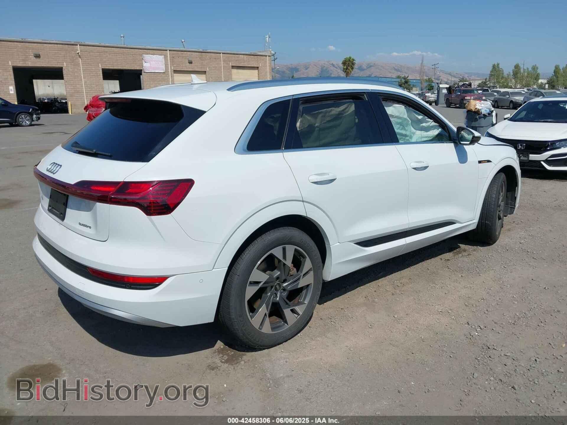 2021 AUDI E-TRON - VIN: WA1LAAGE2MB039596 - Photo 4