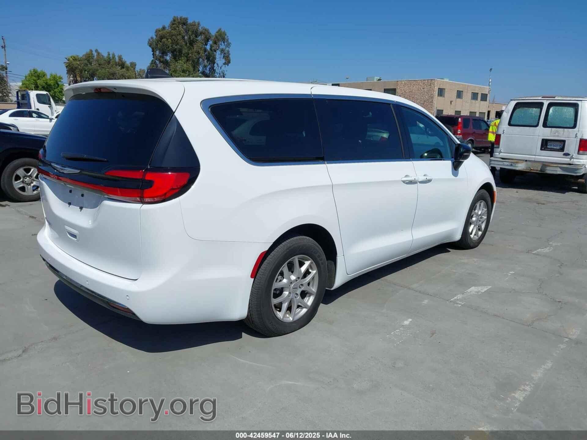 2024 CHRYSLER PACIFICA - VIN: 2C4RC1FG7RR194974 - Фото 4