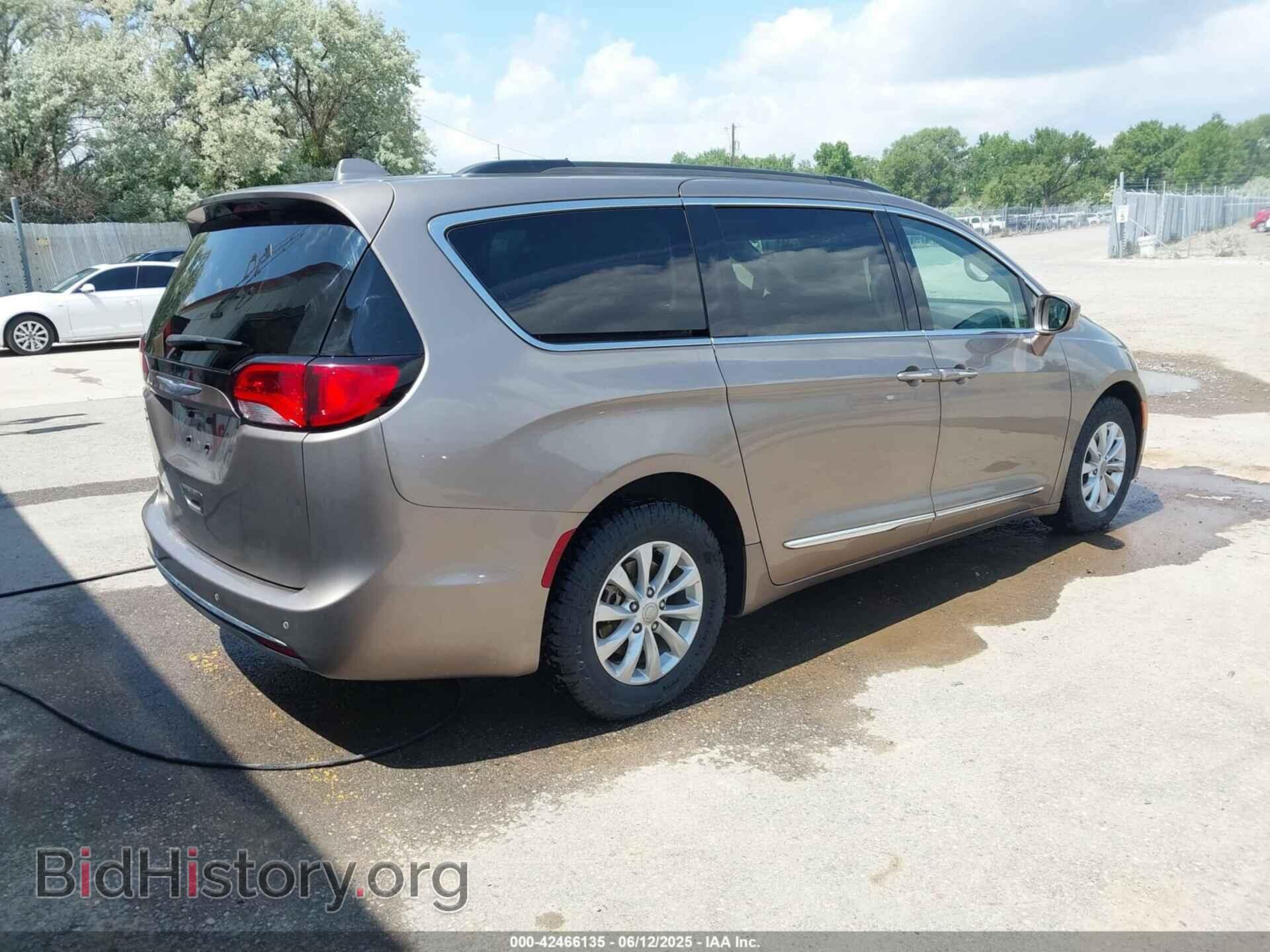 2017 CHRYSLER PACIFICA - VIN: 2C4RC1BGXHR788625 - Фото 4