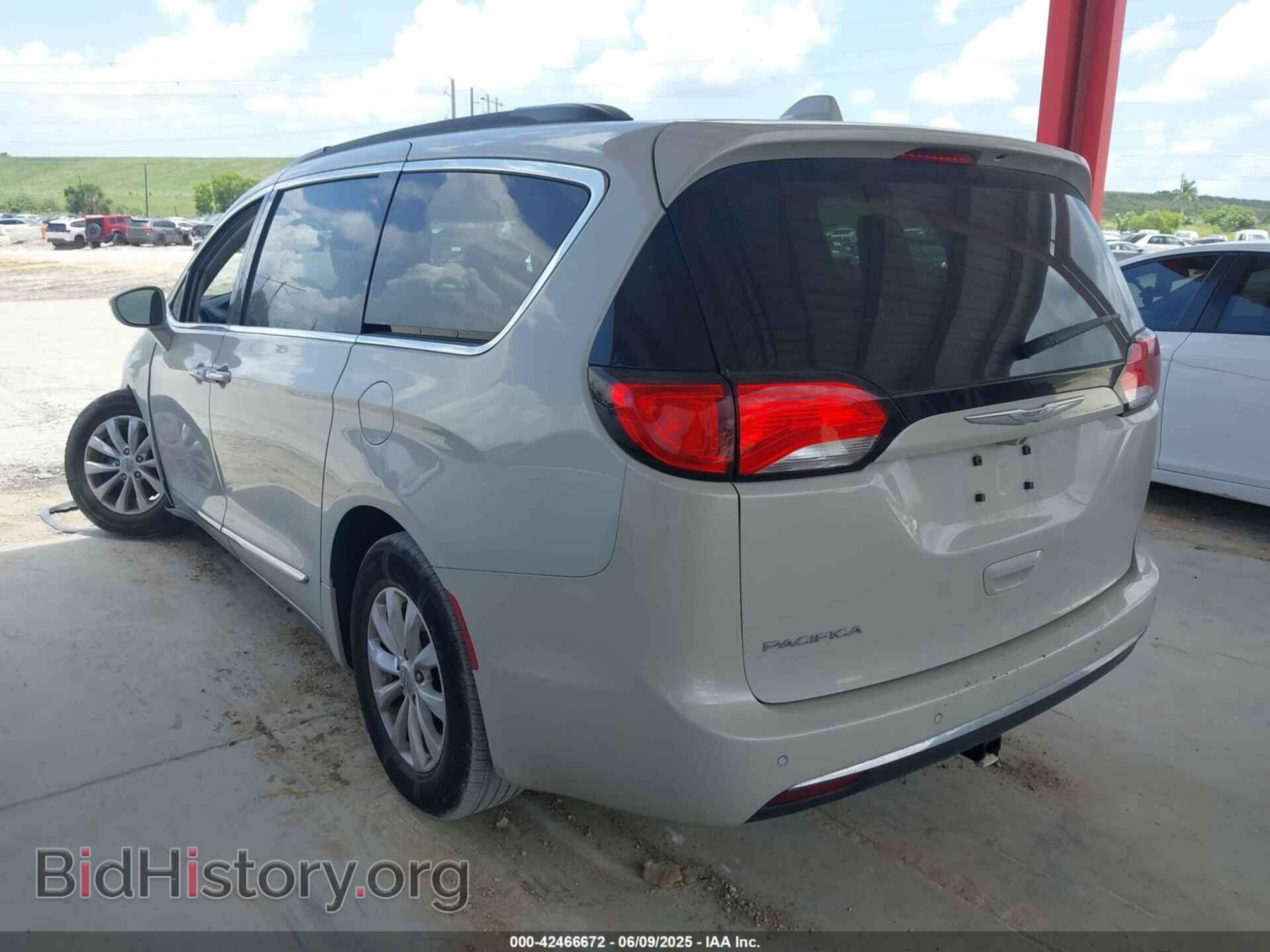 2017 CHRYSLER PACIFICA - VIN: 2C4RC1BGXHR607796 - Фото 3