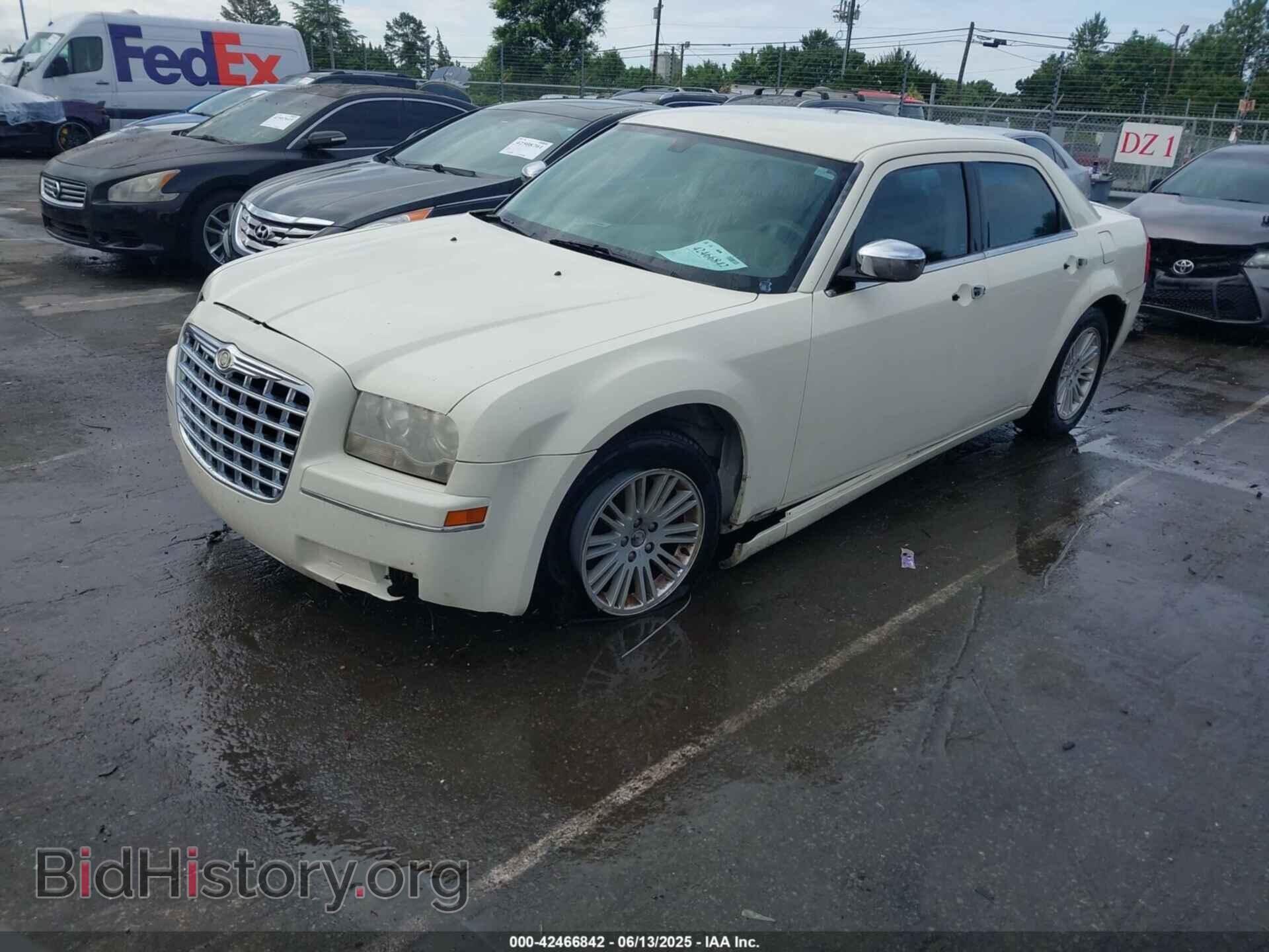 2010 CHRYSLER 300 - VIN: 2C3CA4CD3AH112616 - Фото 2