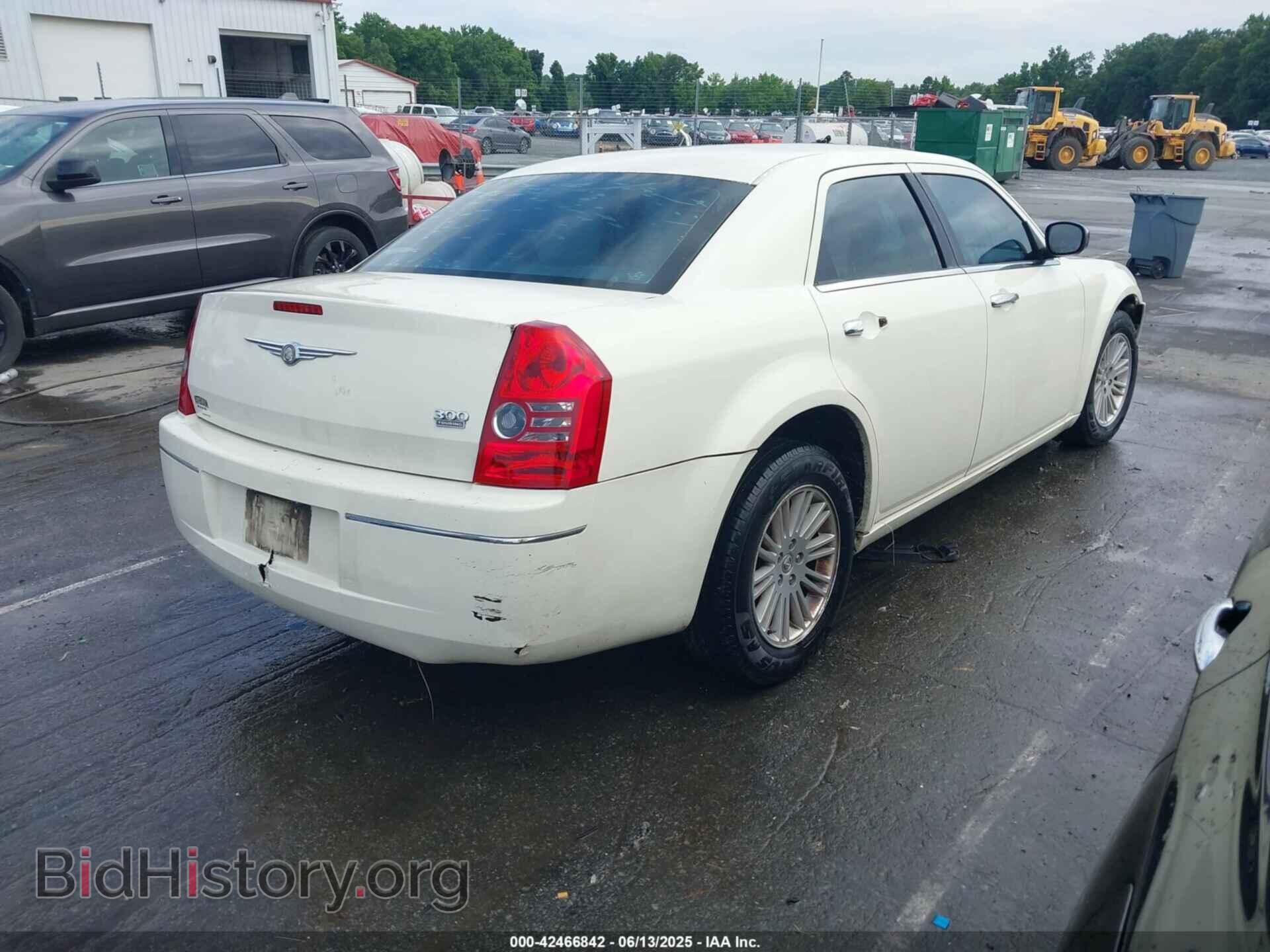 2010 CHRYSLER 300 - VIN: 2C3CA4CD3AH112616 - Фото 4