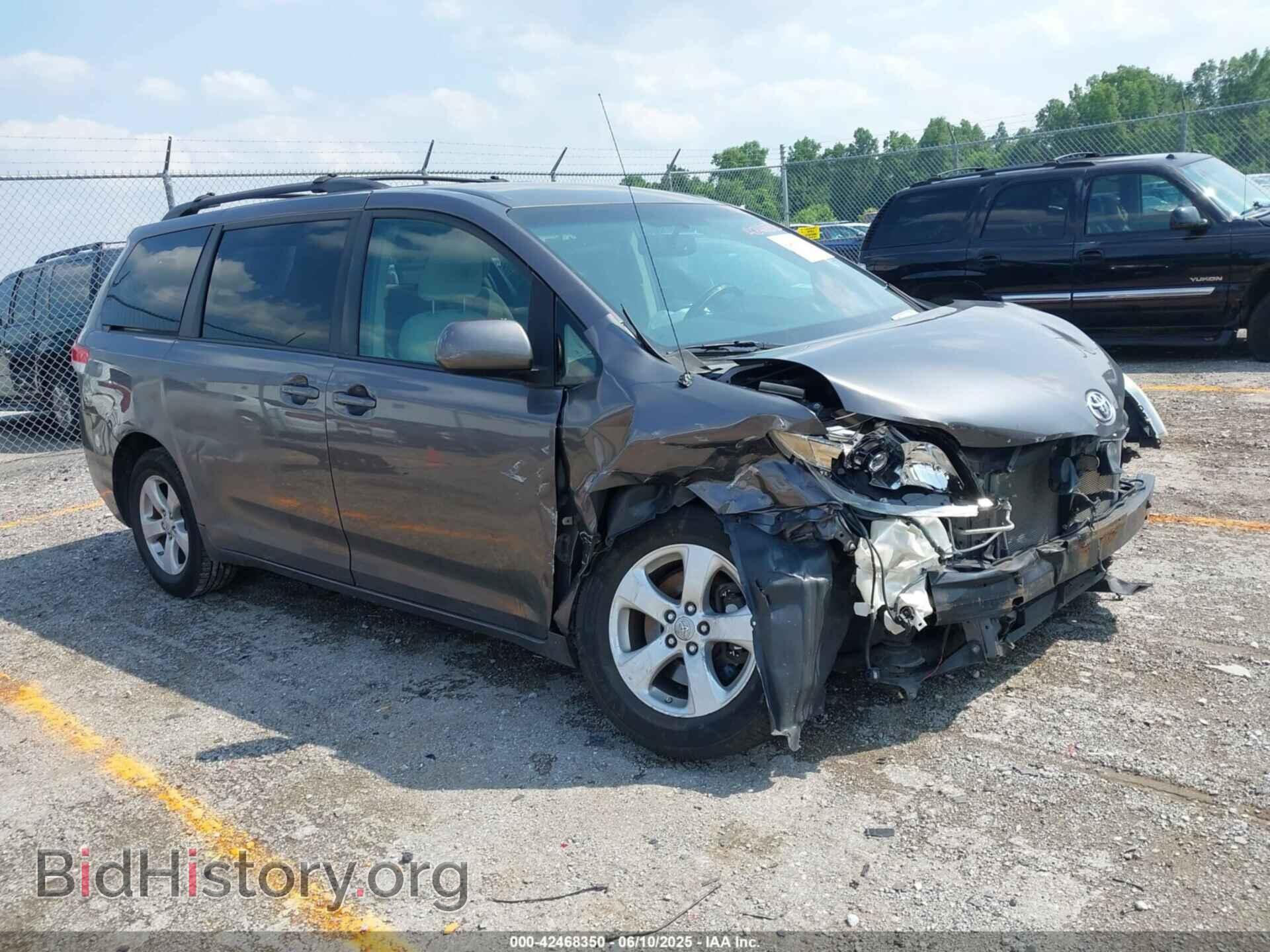 Photo 5TDKK3DCXBS025836 - TOYOTA SIENNA 2011