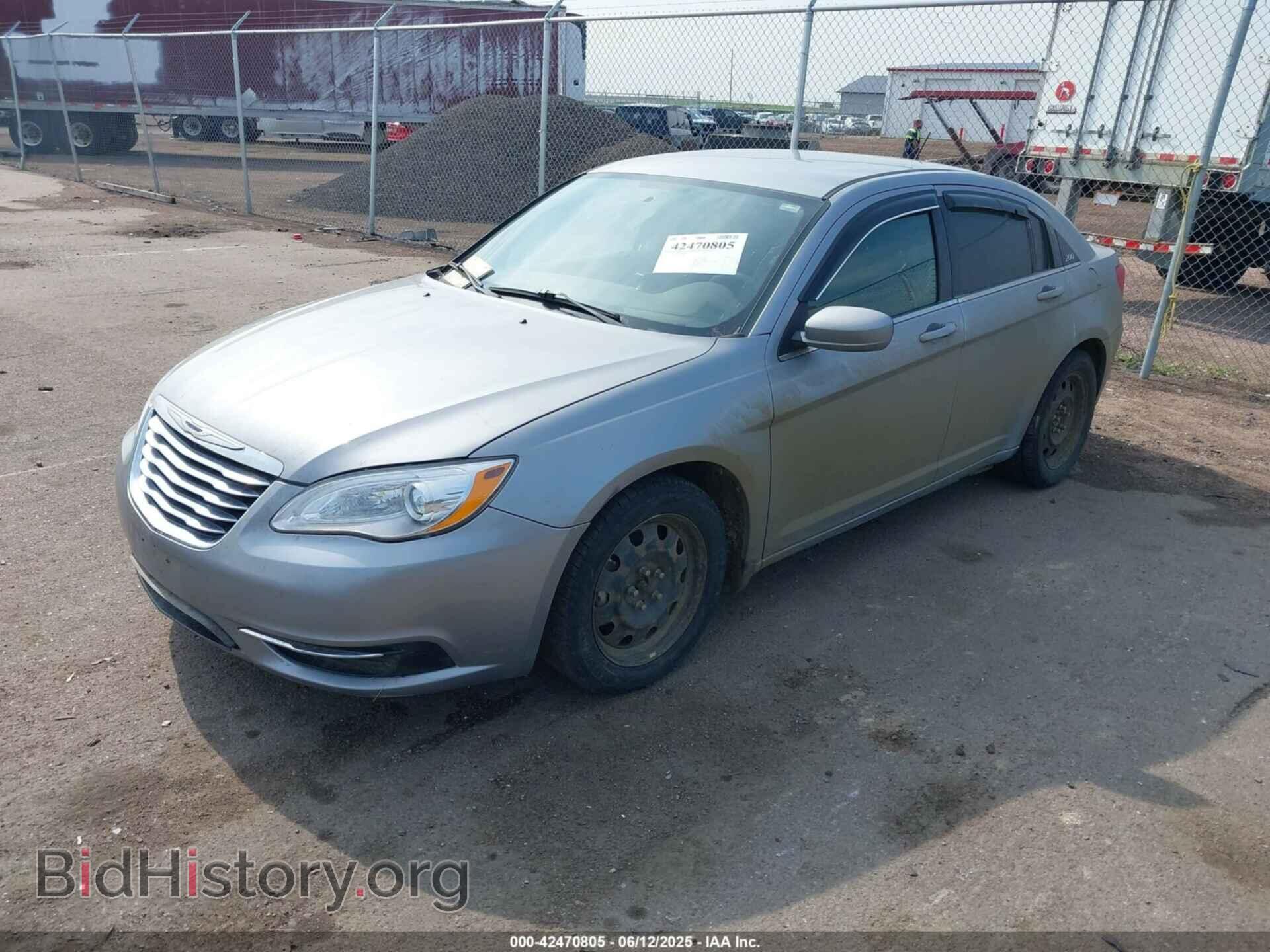 2013 CHRYSLER 200 - VIN: 1C3CCBAB3DN647280 - Фото 2