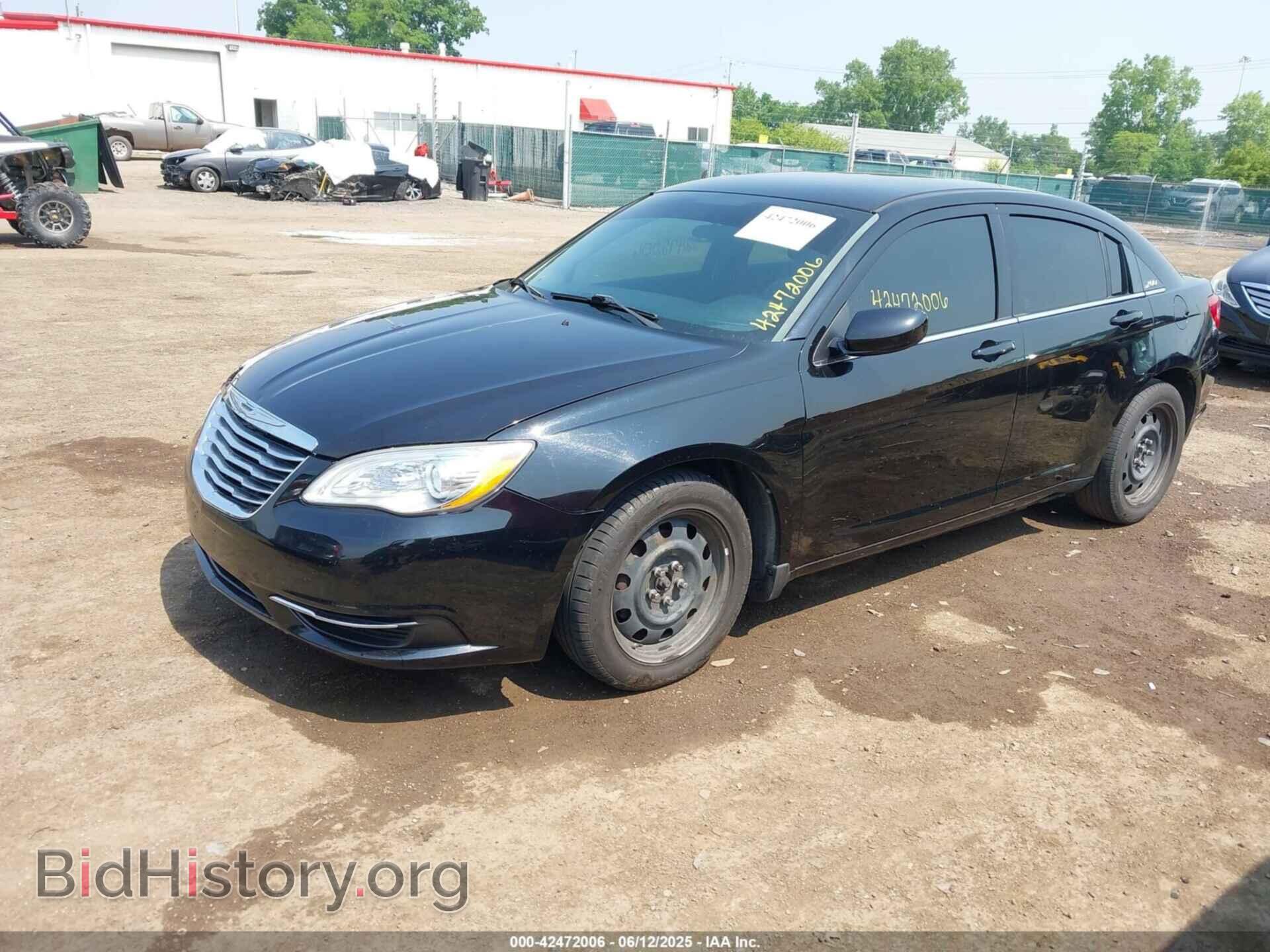 2013 CHRYSLER 200 - VIN: 1C3CCBAB2DN735284 - Фото 2