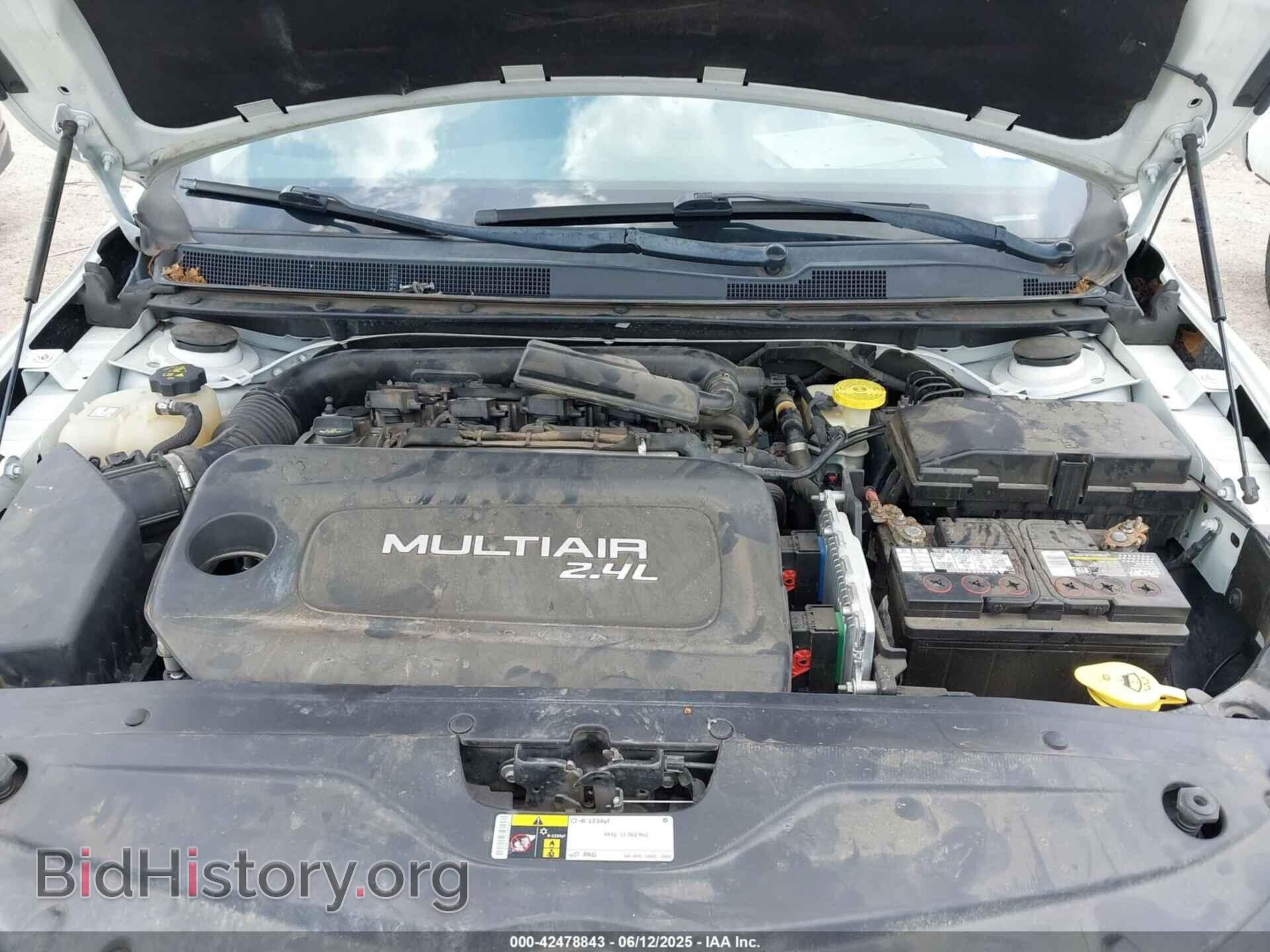 2016 CHRYSLER 200 - VIN: 1C3CCCAB9GN111704 - Фото 10
