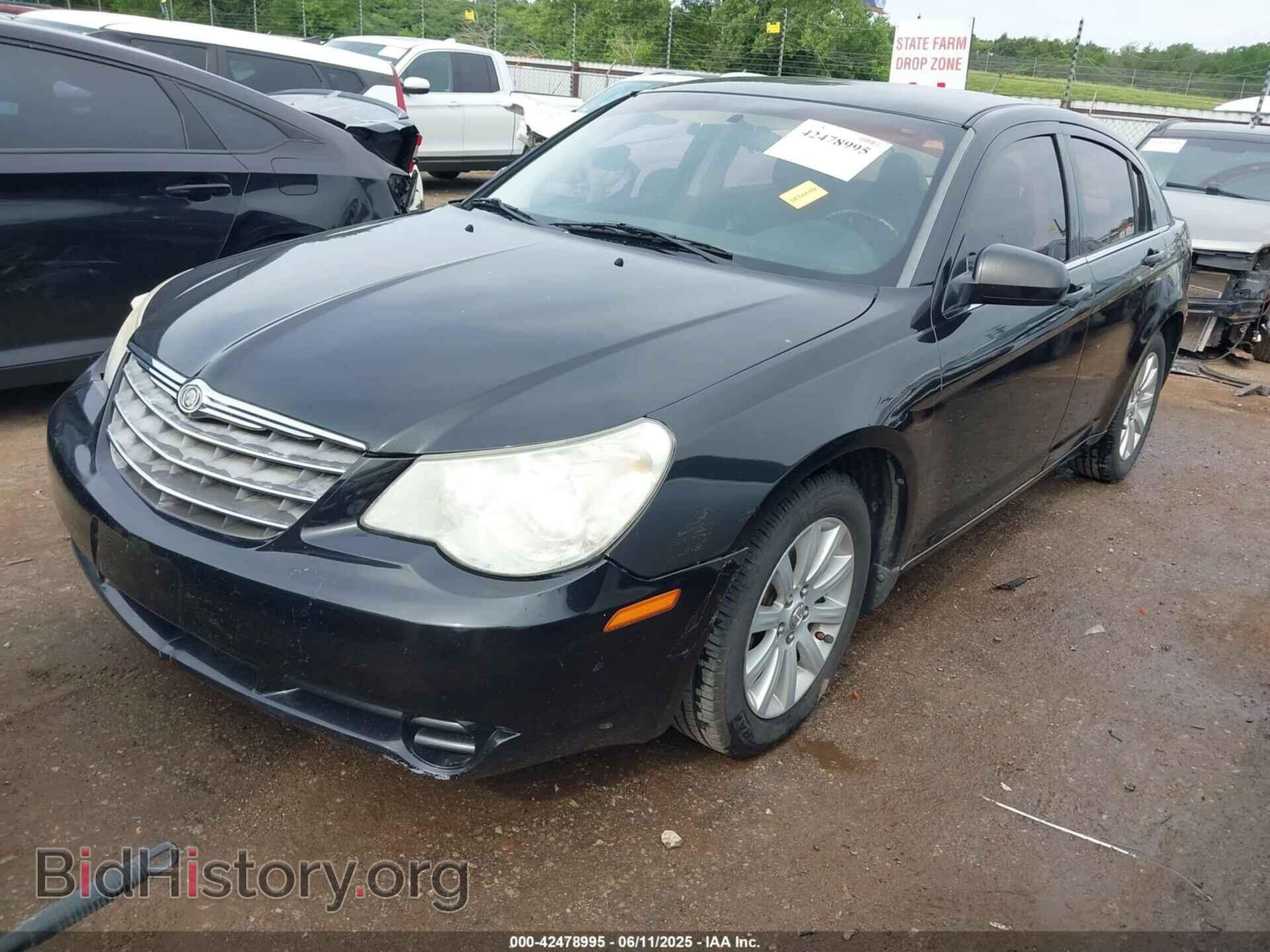 2010 CHRYSLER SEBRING - VIN: 1C3CC5FB8AN207285 - Фото 2