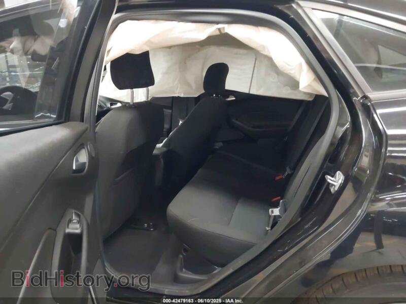 2017 Ford FOCUS (VIN 1FADP3H22HL314642) — photo 8 of 16