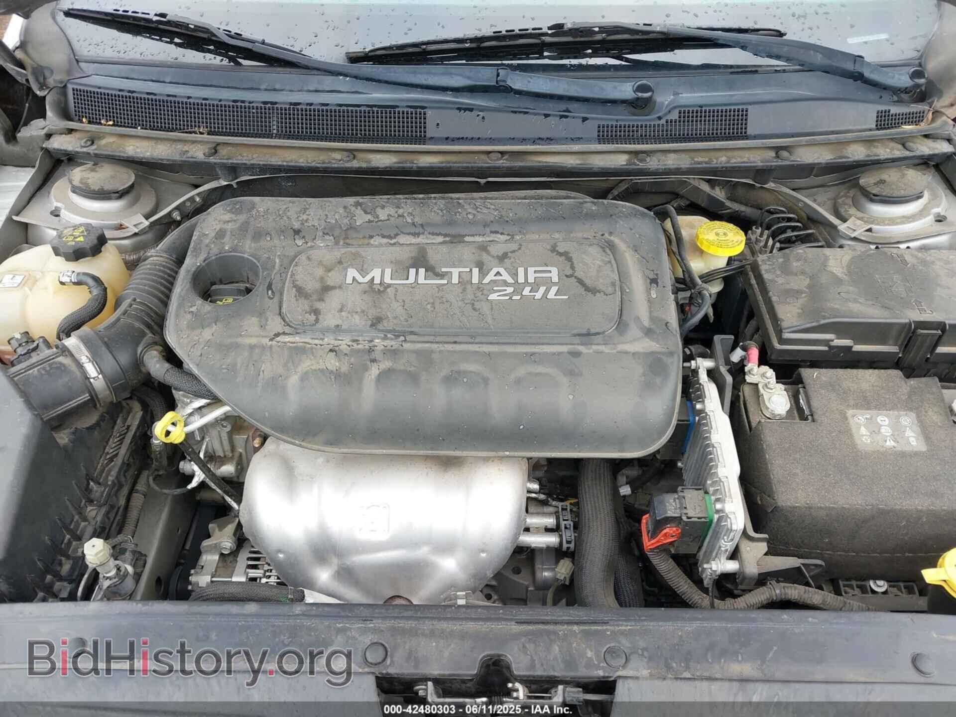 2016 CHRYSLER 200 - VIN: 1C3CCCAB1GN104357 - Фото 10