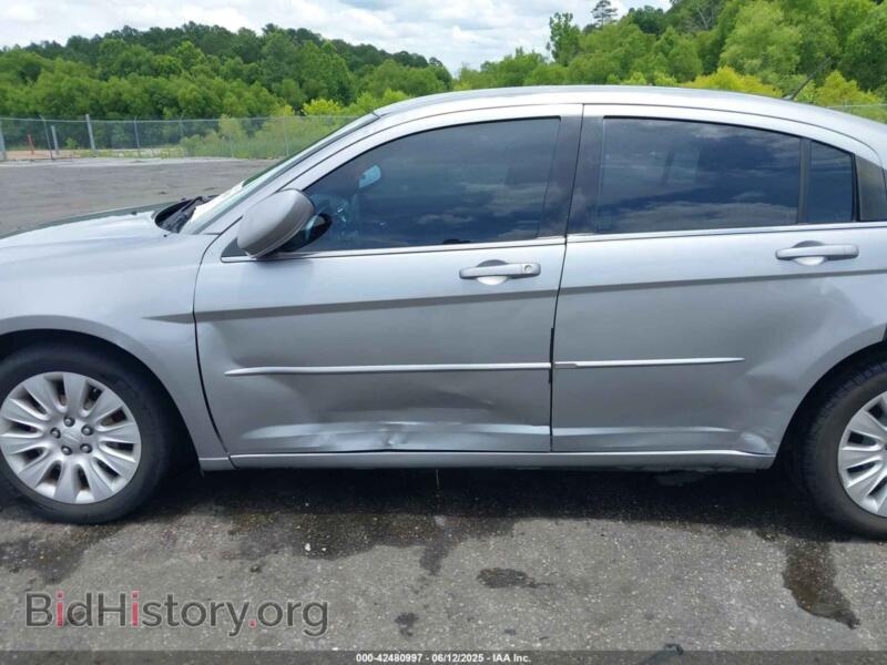 2013 Chrysler 200 (VIN 1C3CCBAB9DN635599) — фото 6 из 17
