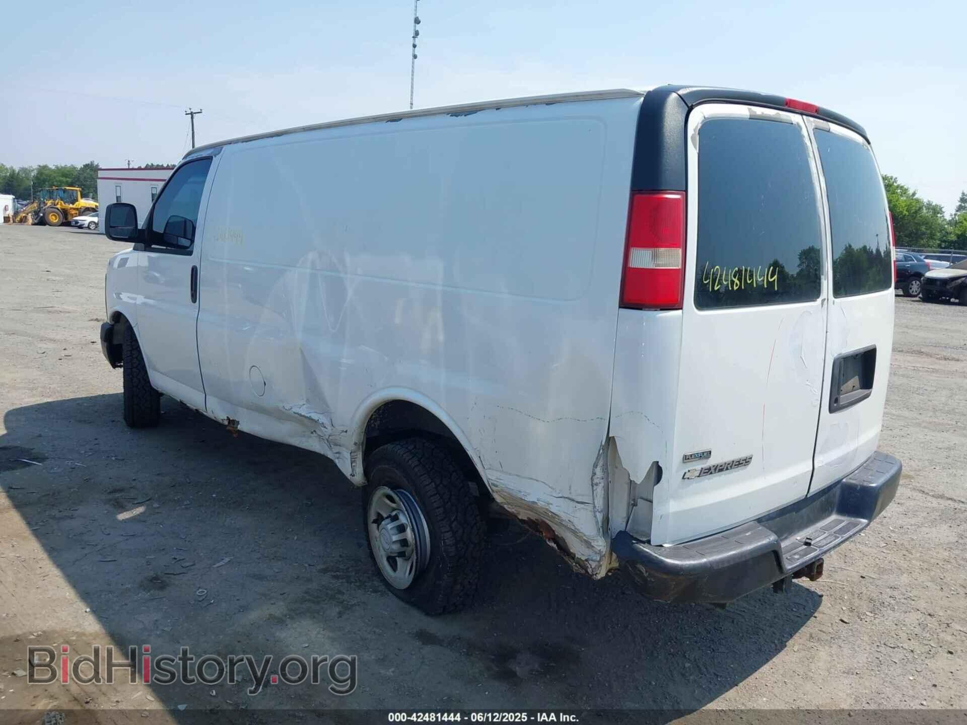 2010 CHEVROLET EXPRESS 2500 - VIN: 1GCZGFBA5A1180910 - Фото 3