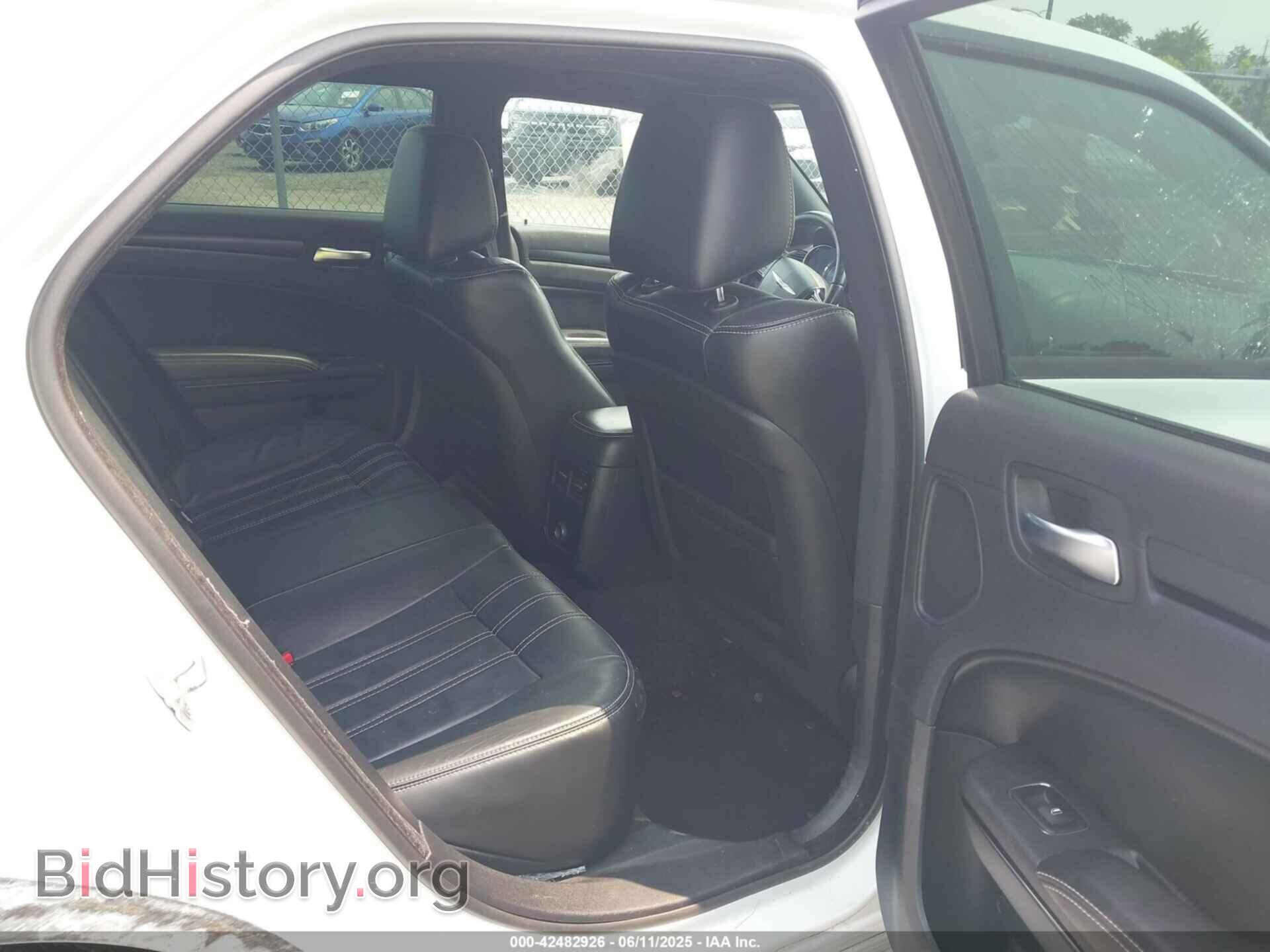 2014 CHRYSLER 300 - VIN: 2C3CCABG0EH286444 - Фото 8