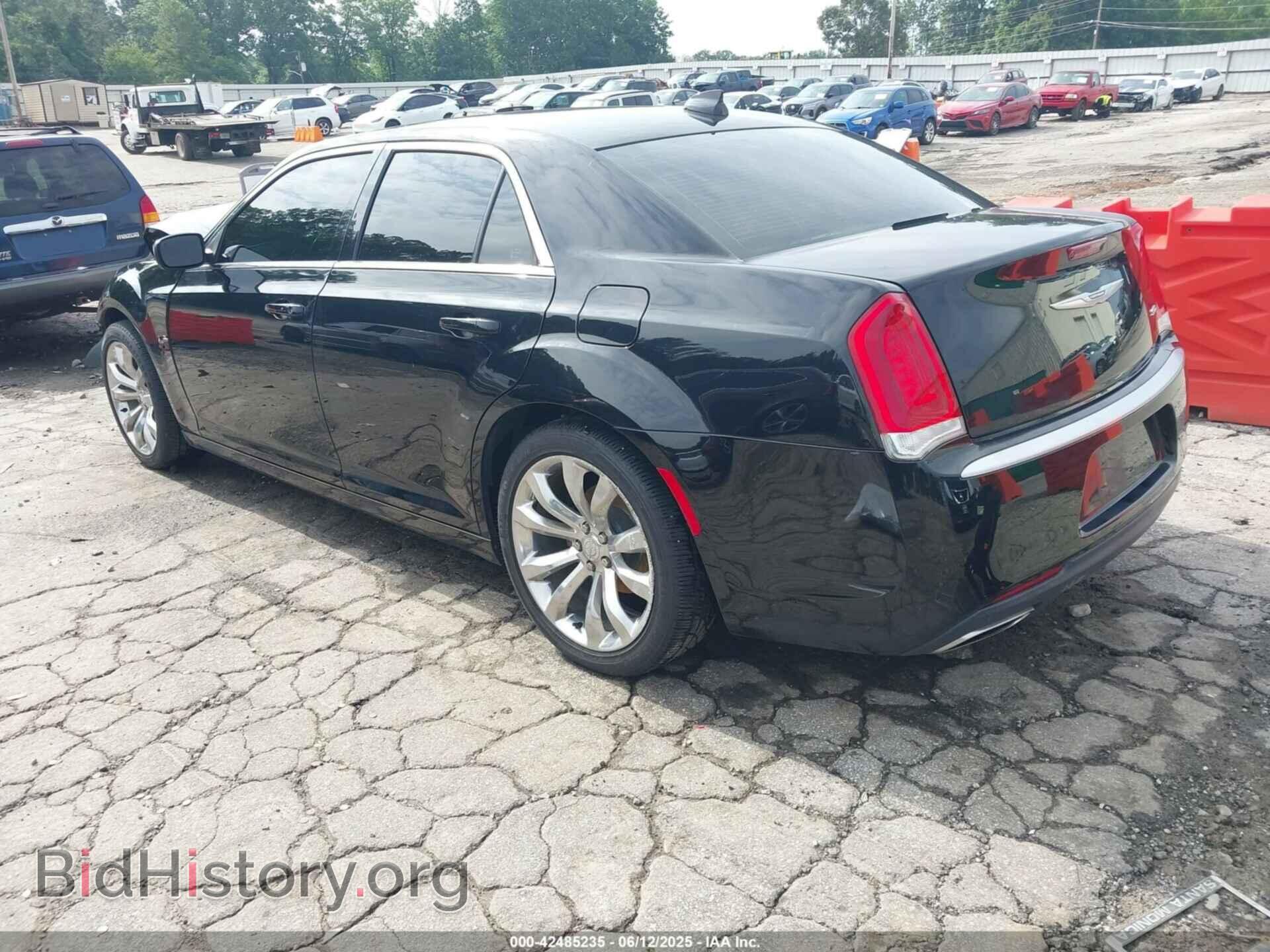 2019 CHRYSLER 300 - VIN: 2C3CCAAG7KH612320 - Фото 3