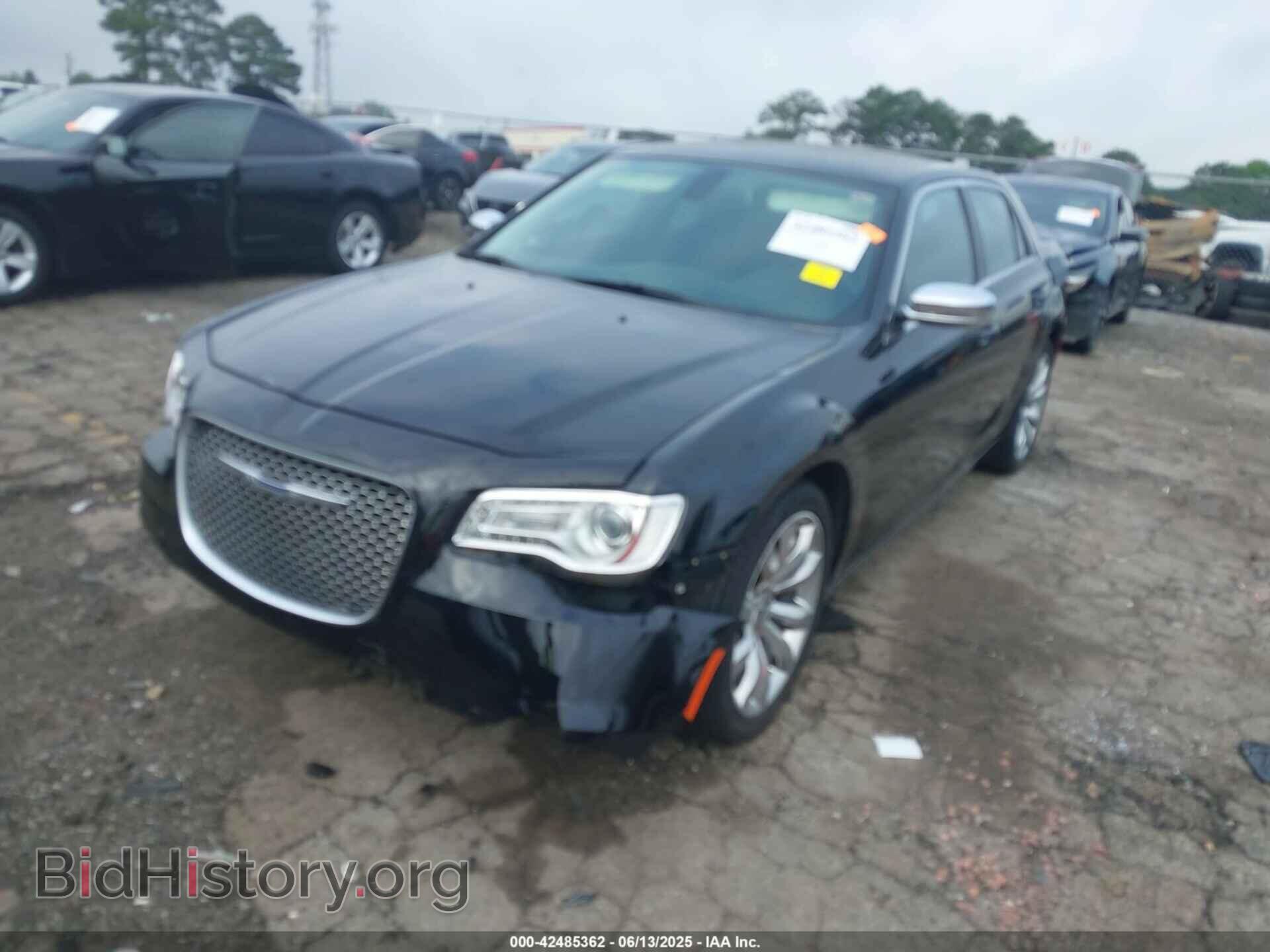 2019 CHRYSLER 300 - VIN: 2C3CCAAG7KH601334 - Фото 2