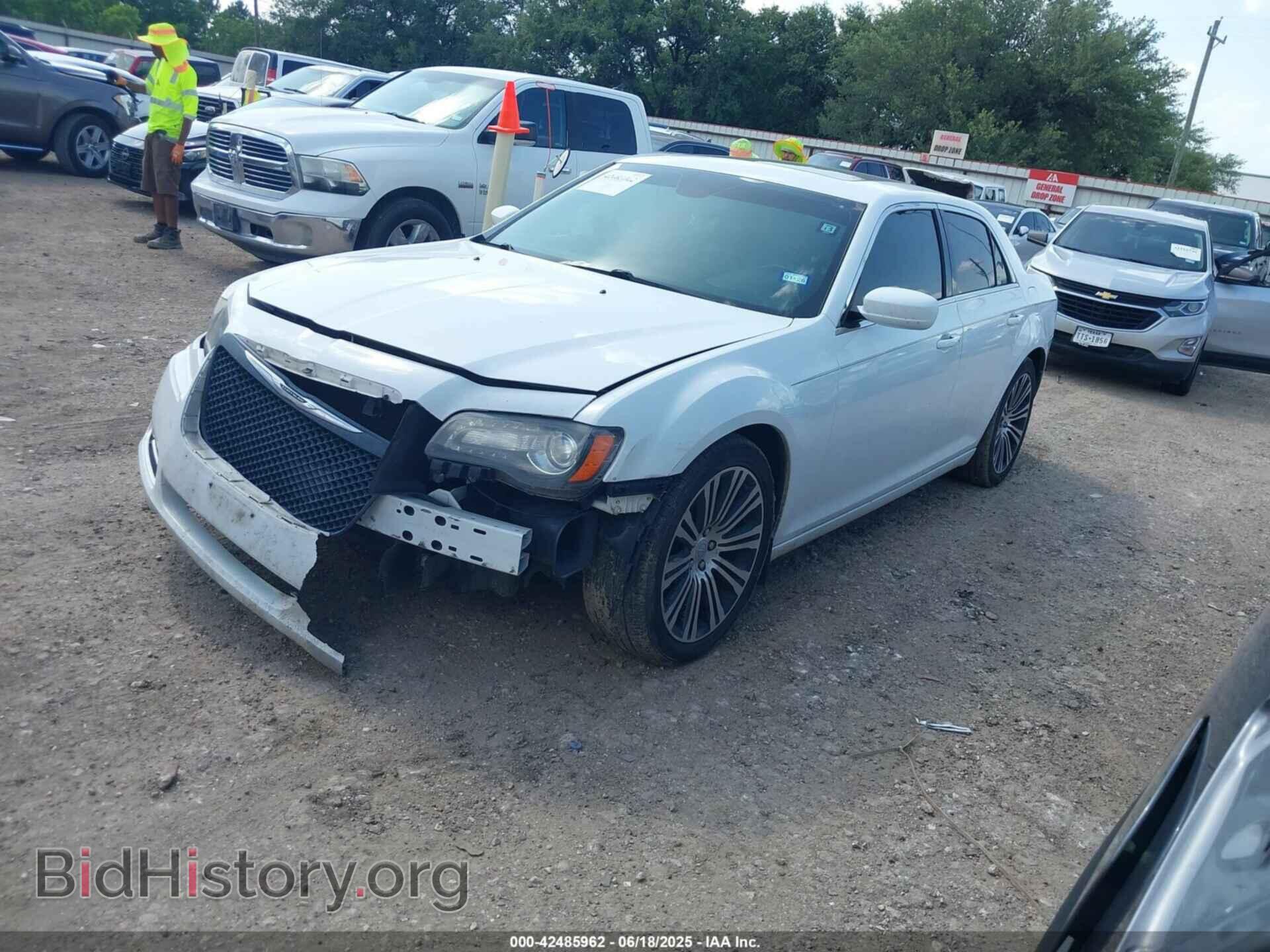 2014 CHRYSLER 300 - VIN: 2C3CCABG1EH182772 - Фото 2