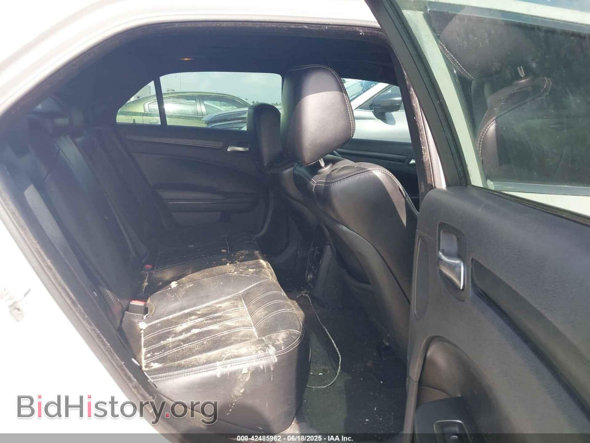 2014 CHRYSLER 300 - VIN: 2C3CCABG1EH182772 - Фото 8