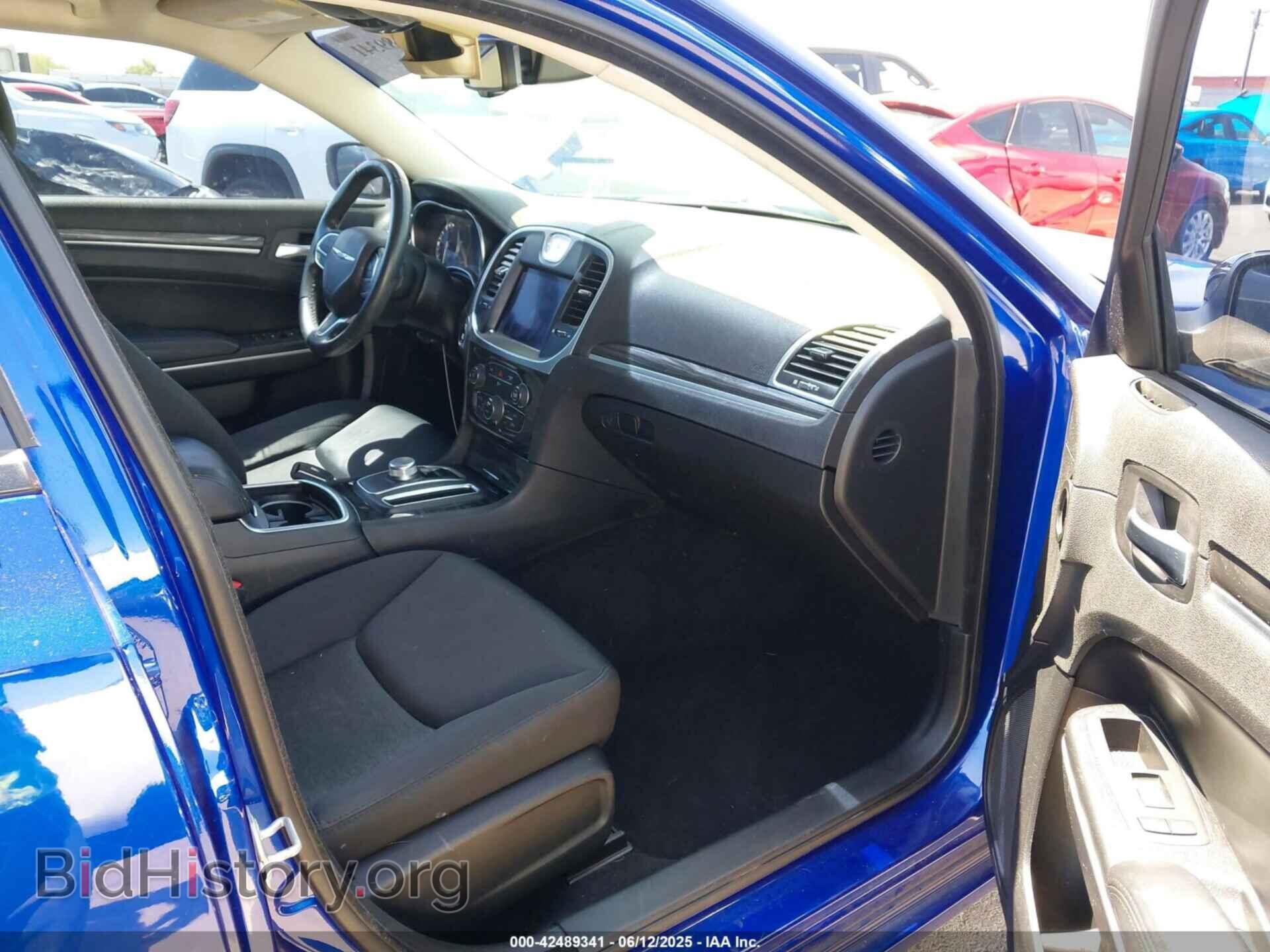 2019 CHRYSLER 300 - VIN: 2C3CCAAG8KH740761 - Фото 5