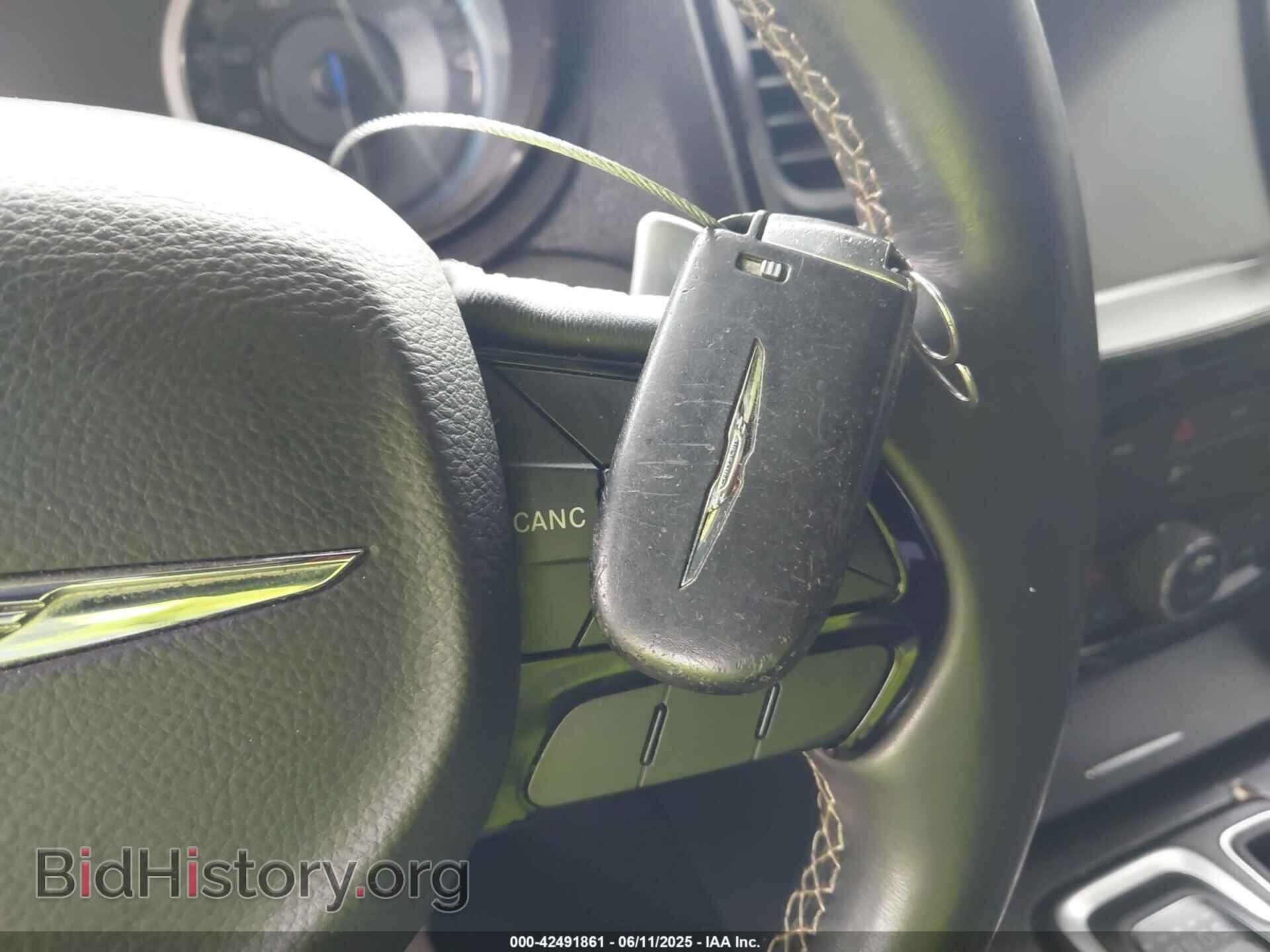 2015 CHRYSLER 300 - VIN: 2C3CCABG9FH797104 - Фото 11