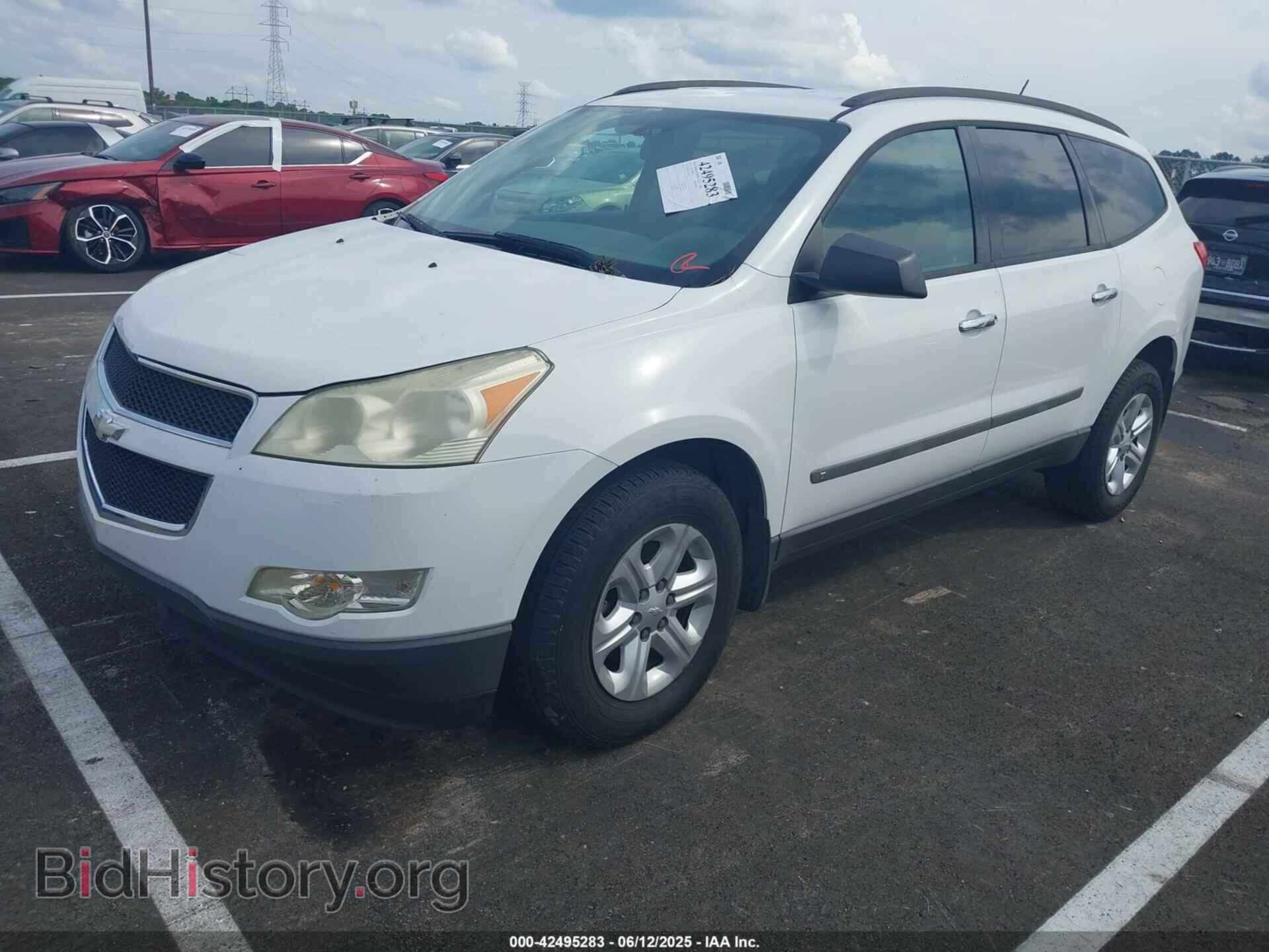 2010 CHEVROLET TRAVERSE - VIN: 1GNLREED5AS116206 - Фото 2