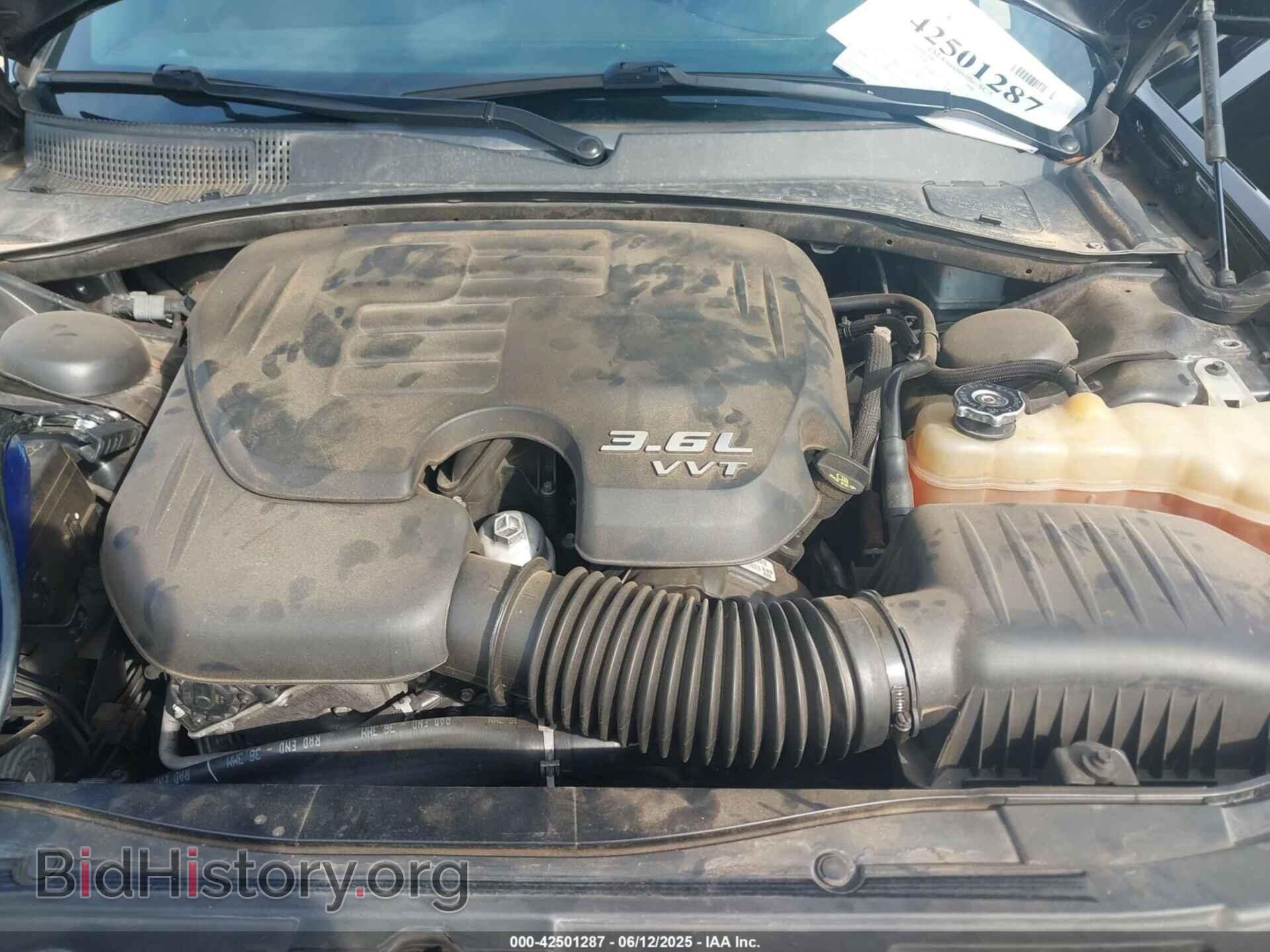 2018 CHRYSLER 300 - VIN: 2C3CCAGG9JH300487 - Фото 10