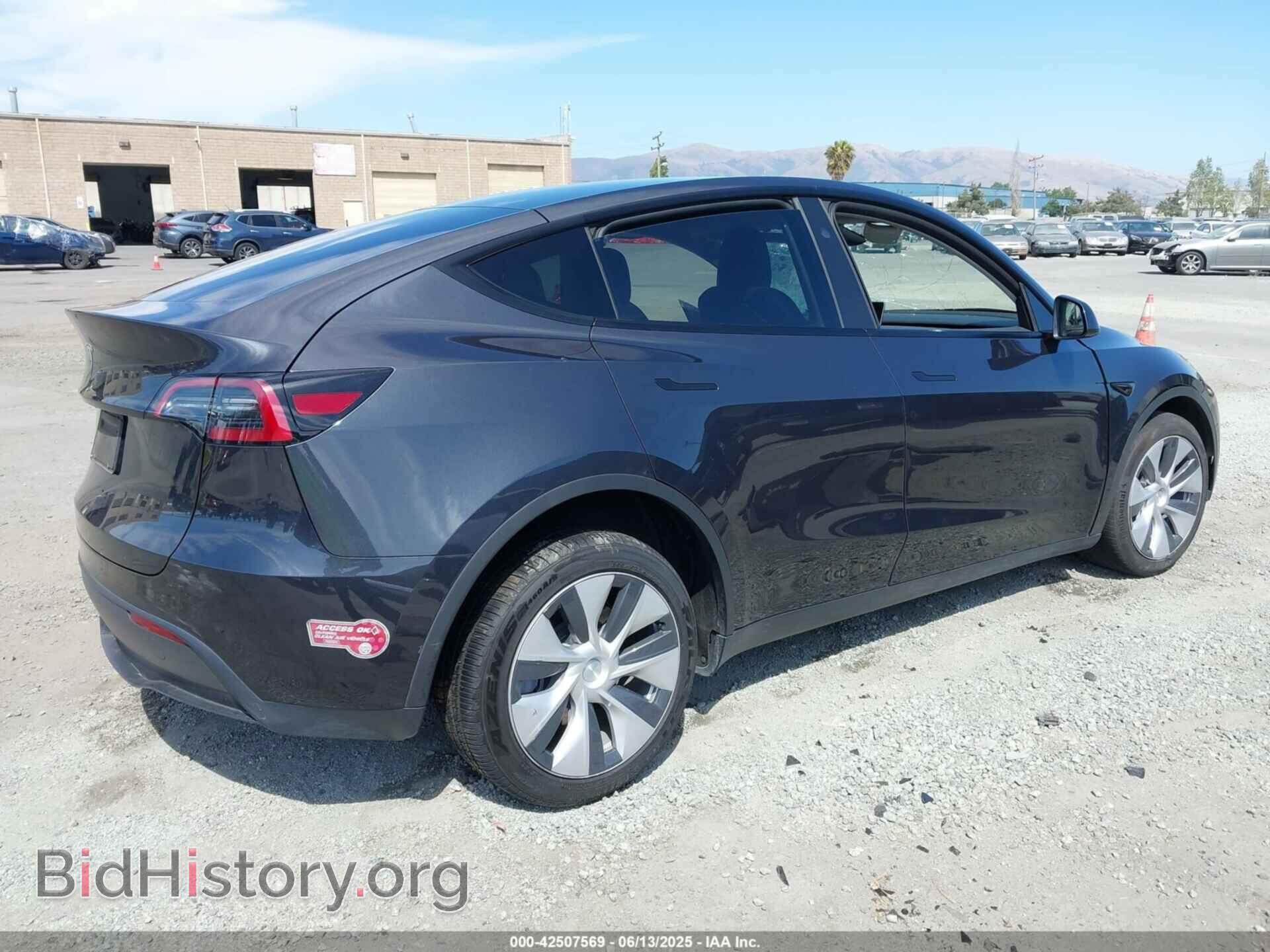 2024 TESLA MODEL Y - VIN: 7SAYGDED2RF032628 - Фото 4