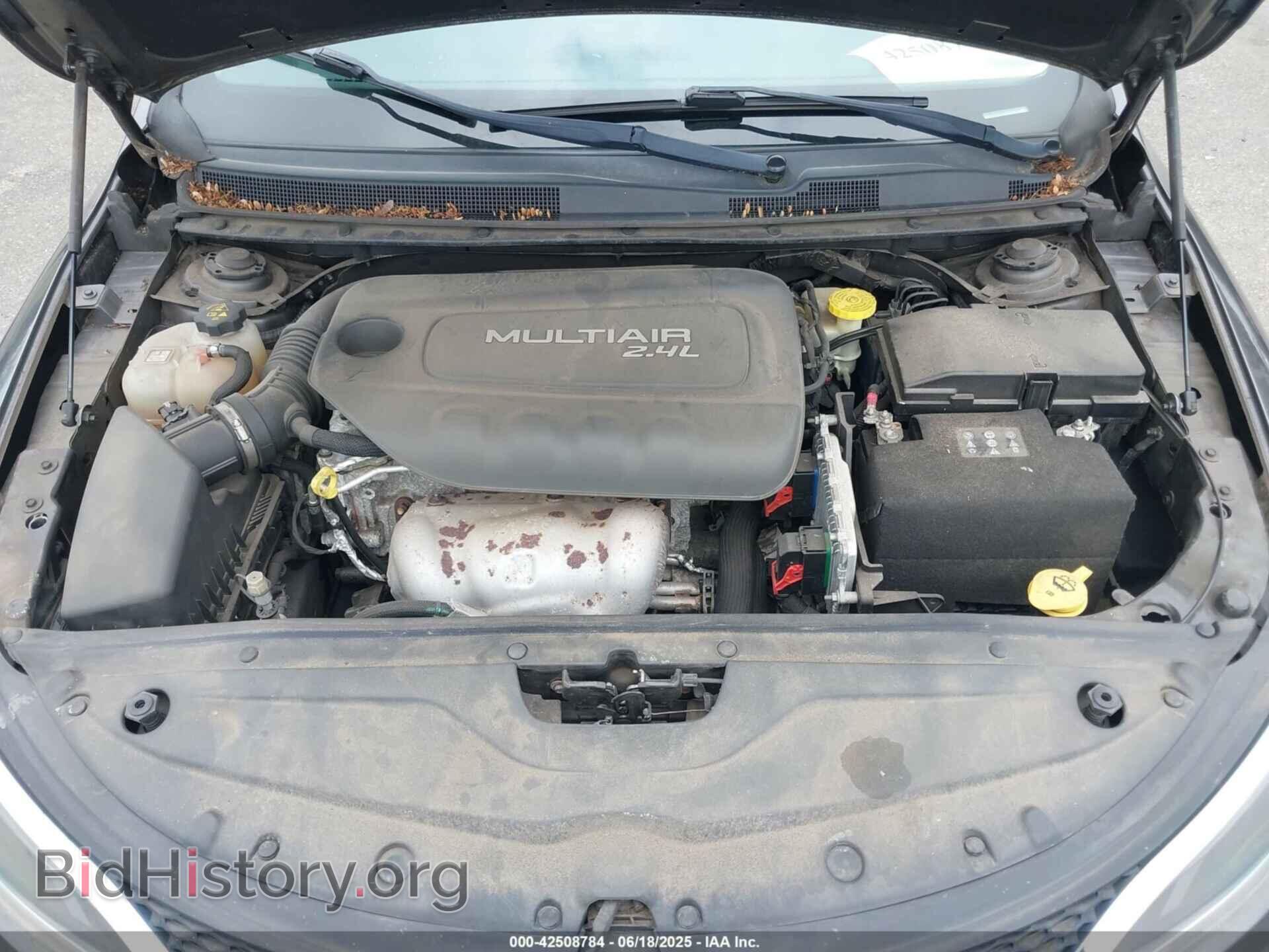 2015 CHRYSLER 200 - VIN: 1C3CCCAB3FN577417 - Фото 10