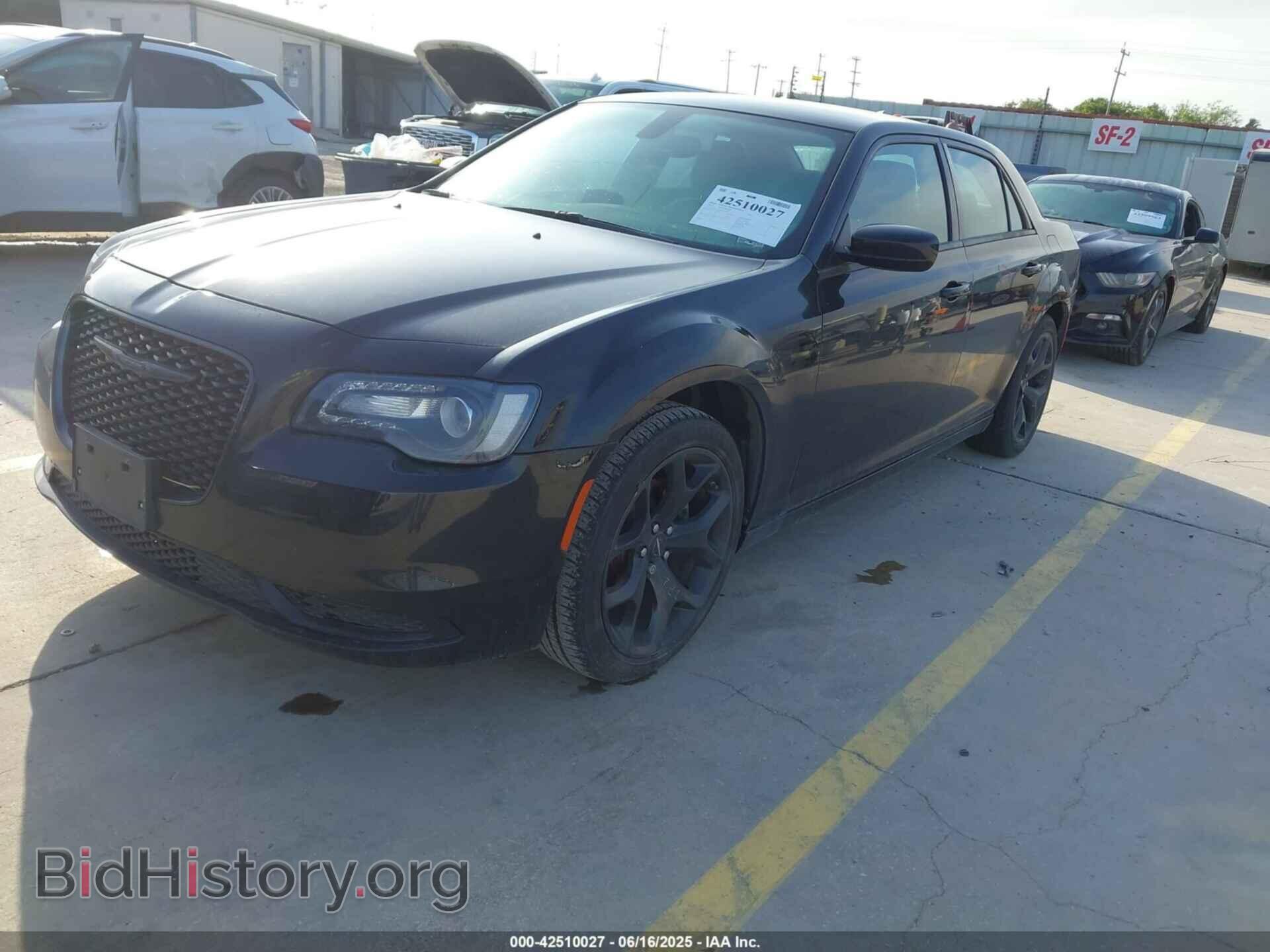 2023 CHRYSLER 300 - VIN: 2C3CCAAG0PH556261 - Фото 2