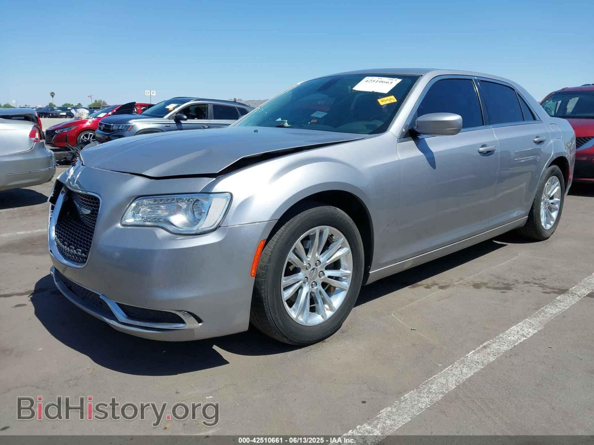 2017 CHRYSLER 300 - VIN: 2C3CCAAG8HH570457 - Фото 2