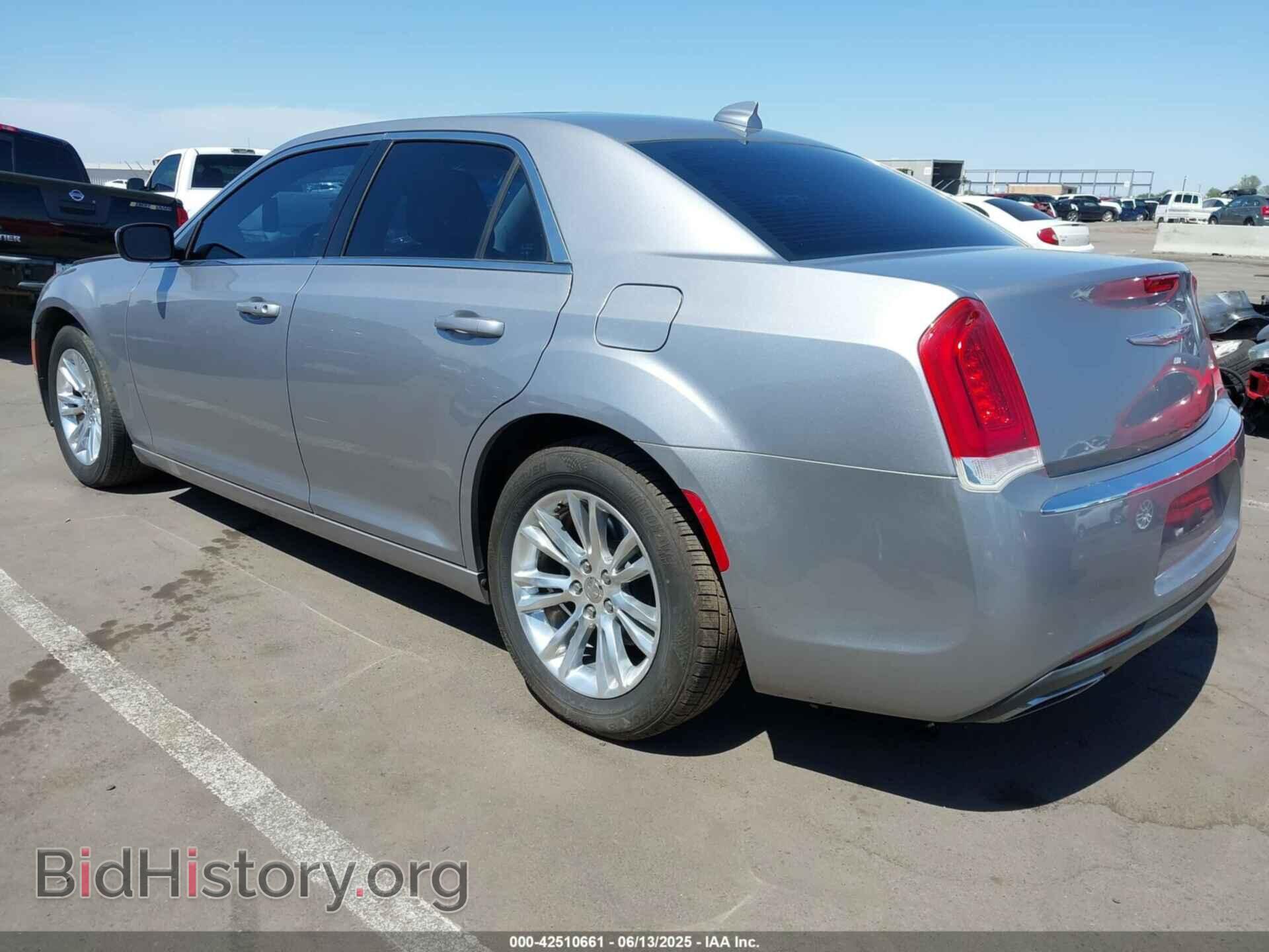 2017 CHRYSLER 300 - VIN: 2C3CCAAG8HH570457 - Фото 3