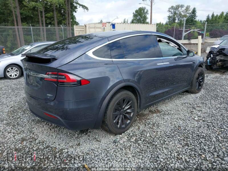 2019 Tesla MODEL X (VIN 5YJXCAE20KF152371) — photo 4 of 19