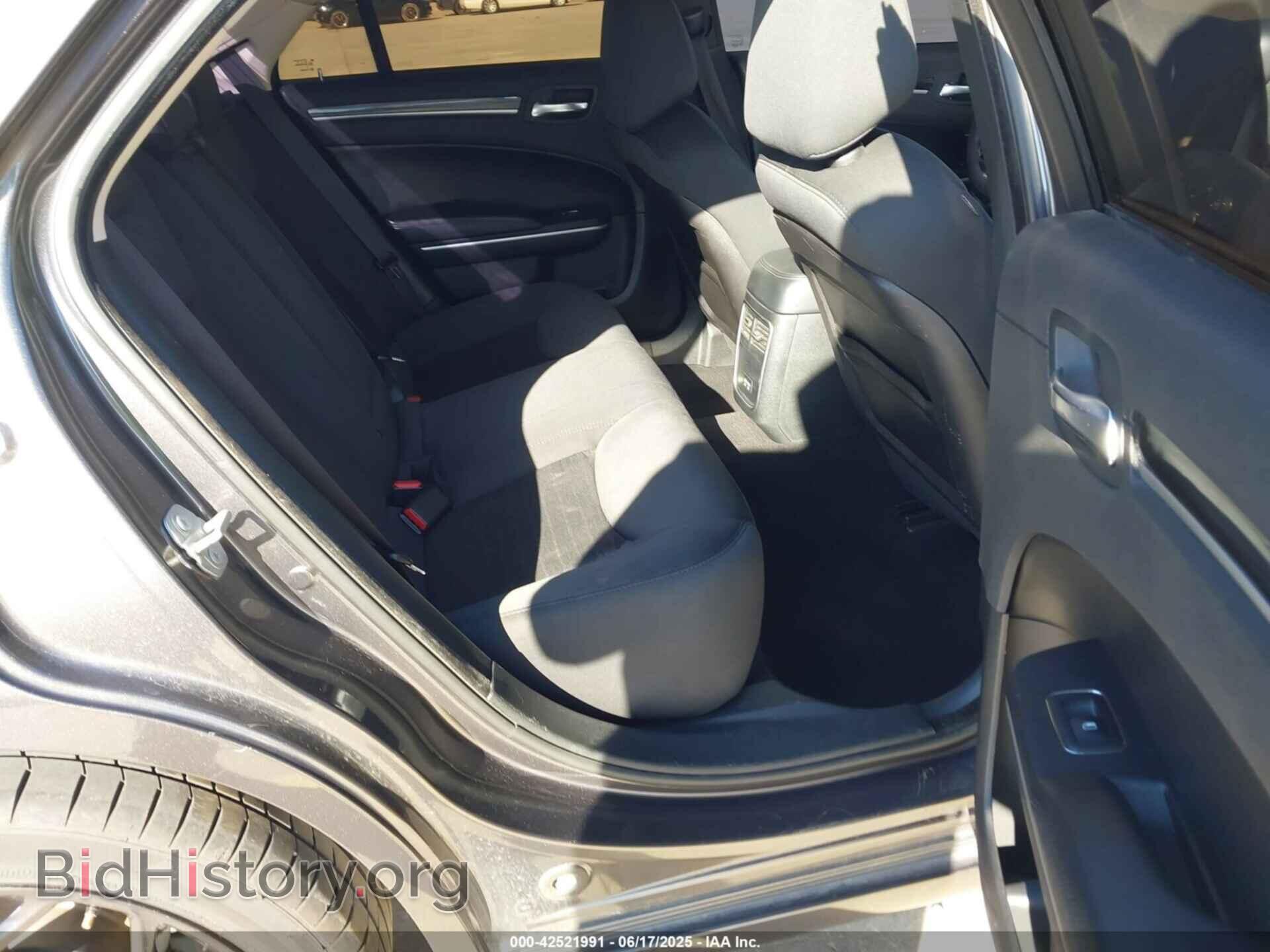 2019 CHRYSLER 300 - VIN: 2C3CCAAG8KH655290 - Фото 8