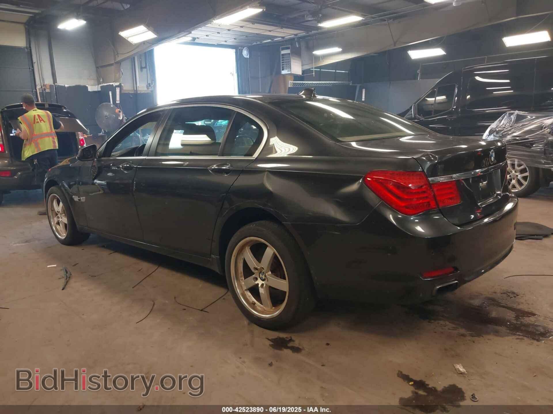 2011 BMW 750LI - VIN: WBAKC8C56BC433083 - Фото 3