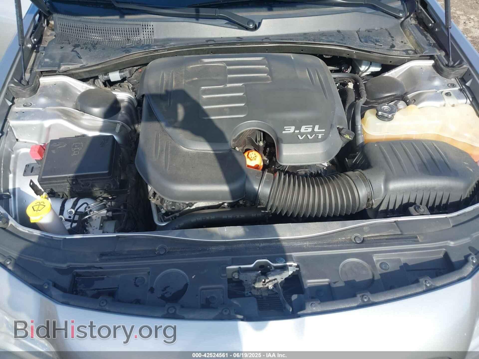 2016 CHRYSLER 300 - VIN: 2C3CCAAG3GH268329 - Фото 10