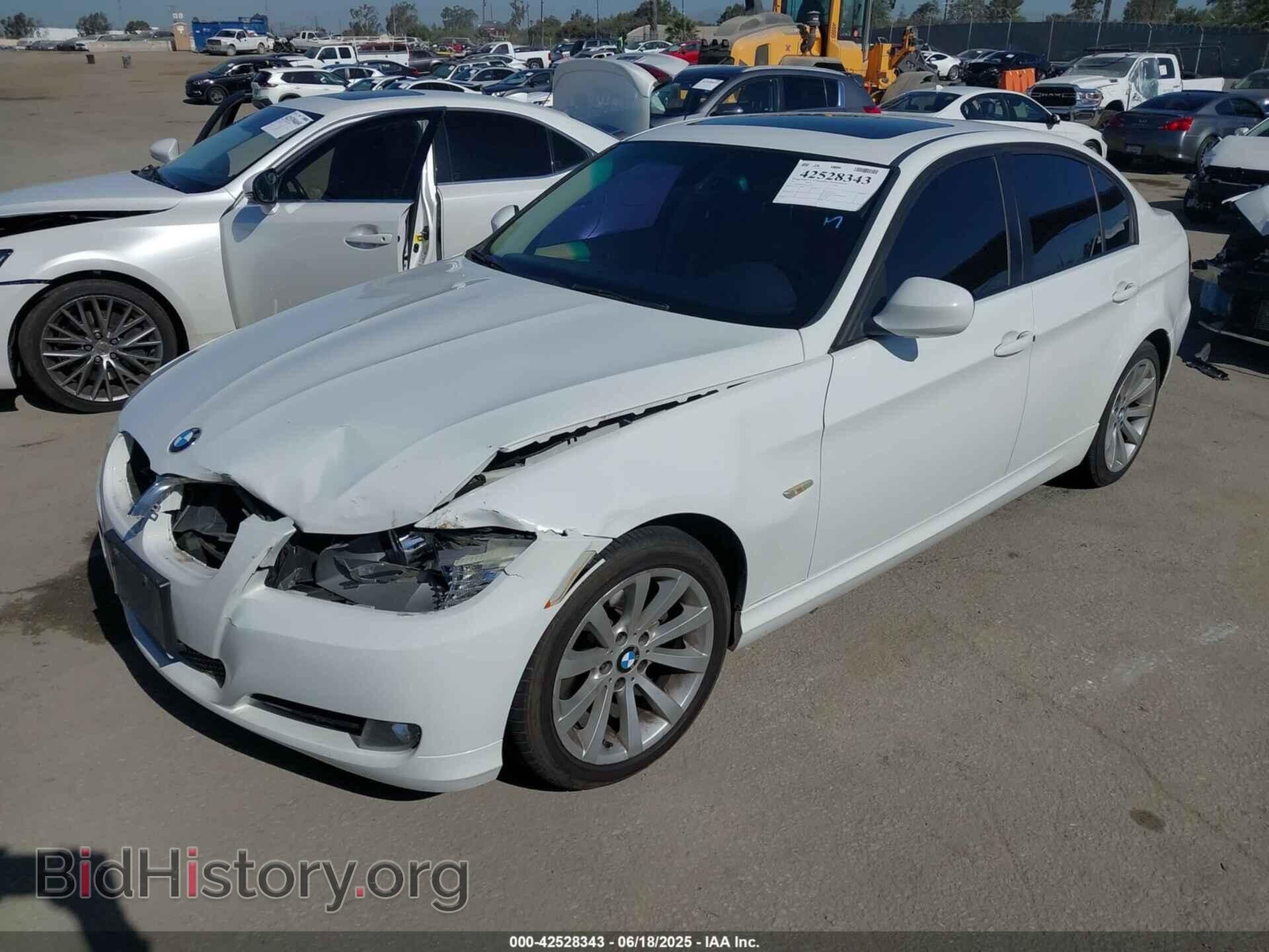 2011 BMW 328I - VIN: WBAPH5C51BA445353 - Фото 2