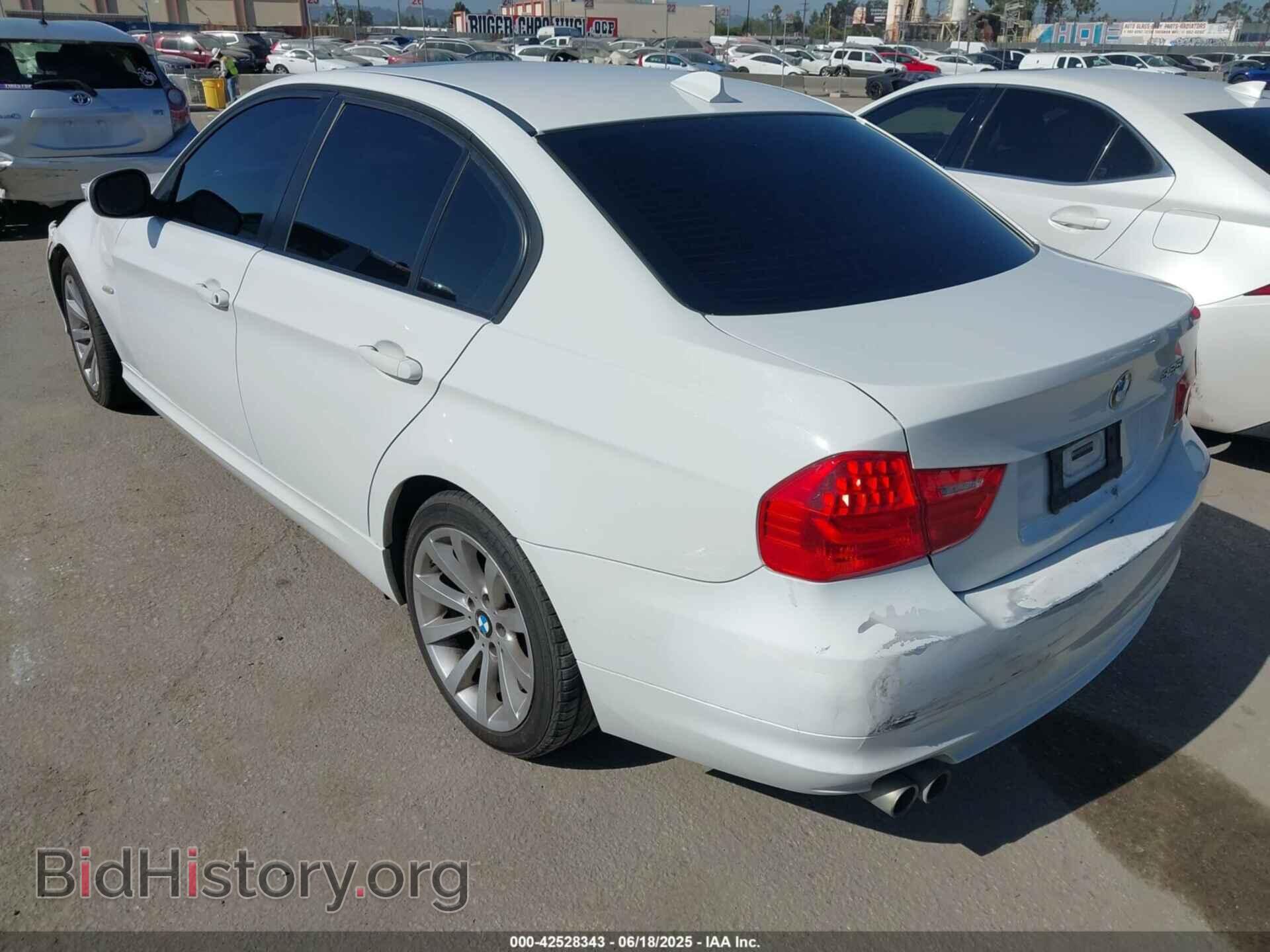 2011 BMW 328I - VIN: WBAPH5C51BA445353 - Фото 3
