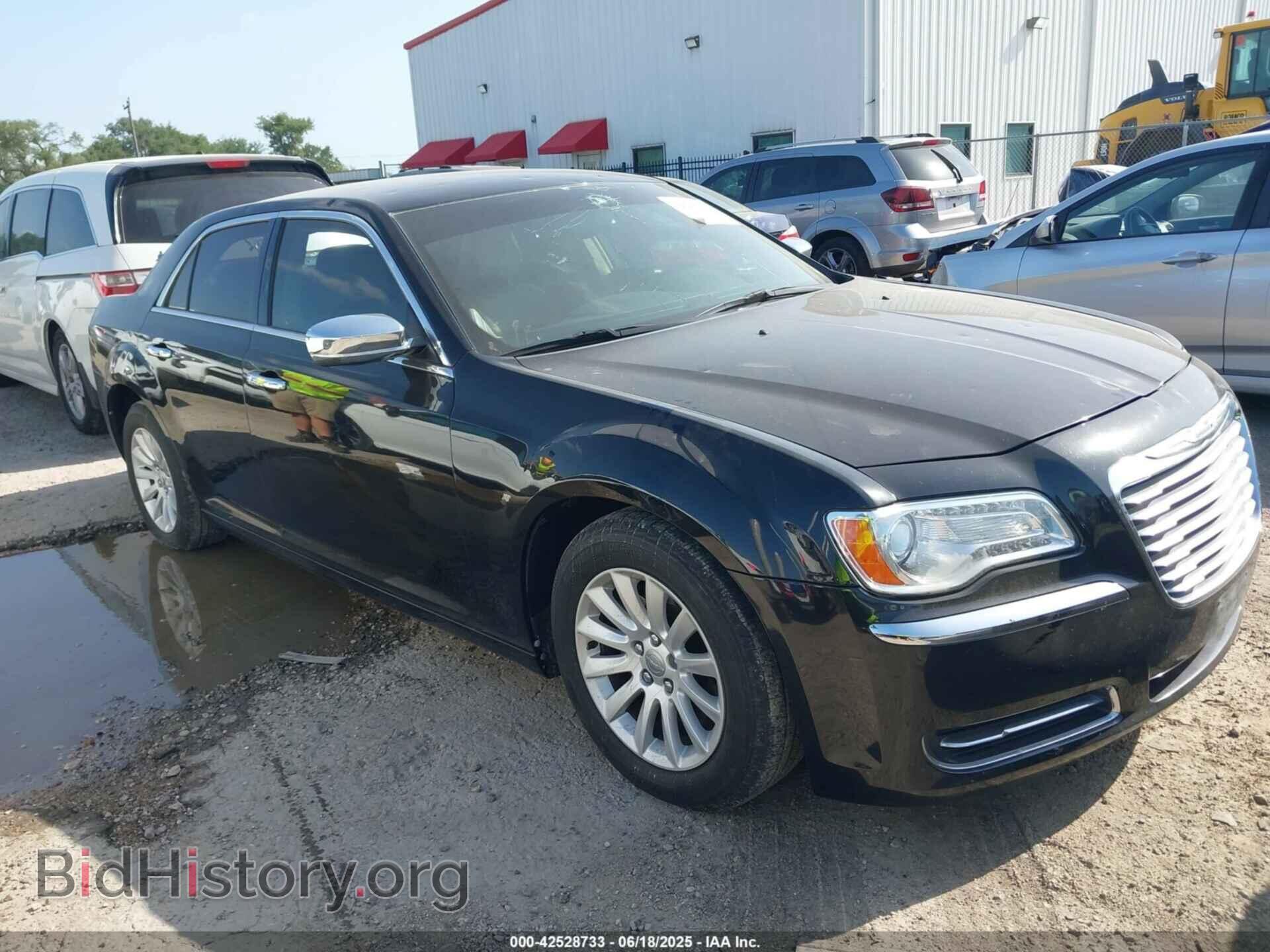 Фотография 2C3CCAAG3DH743912 - CHRYSLER 300 2013