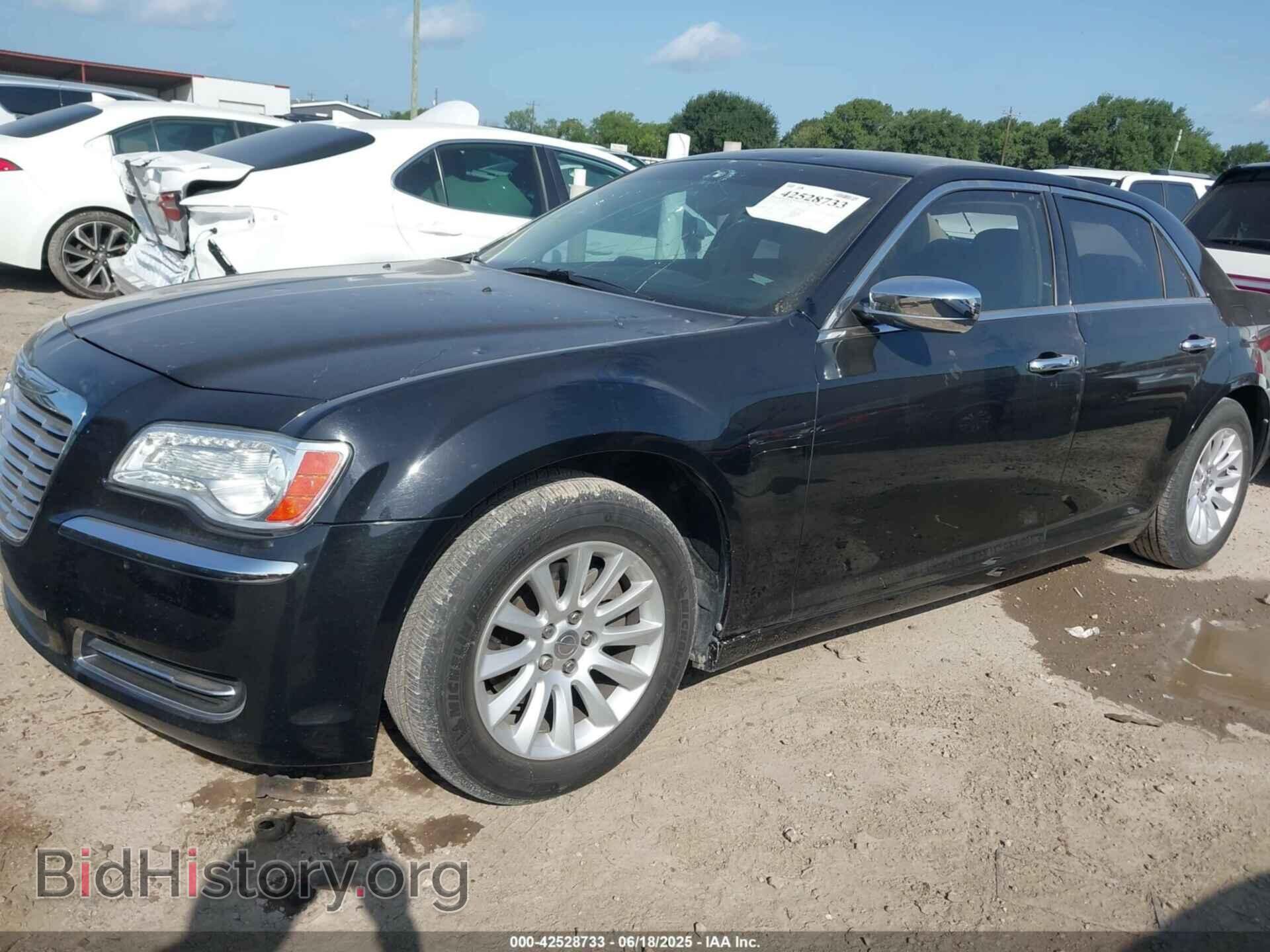 2013 CHRYSLER 300 - VIN: 2C3CCAAG3DH743912 - Фото 2