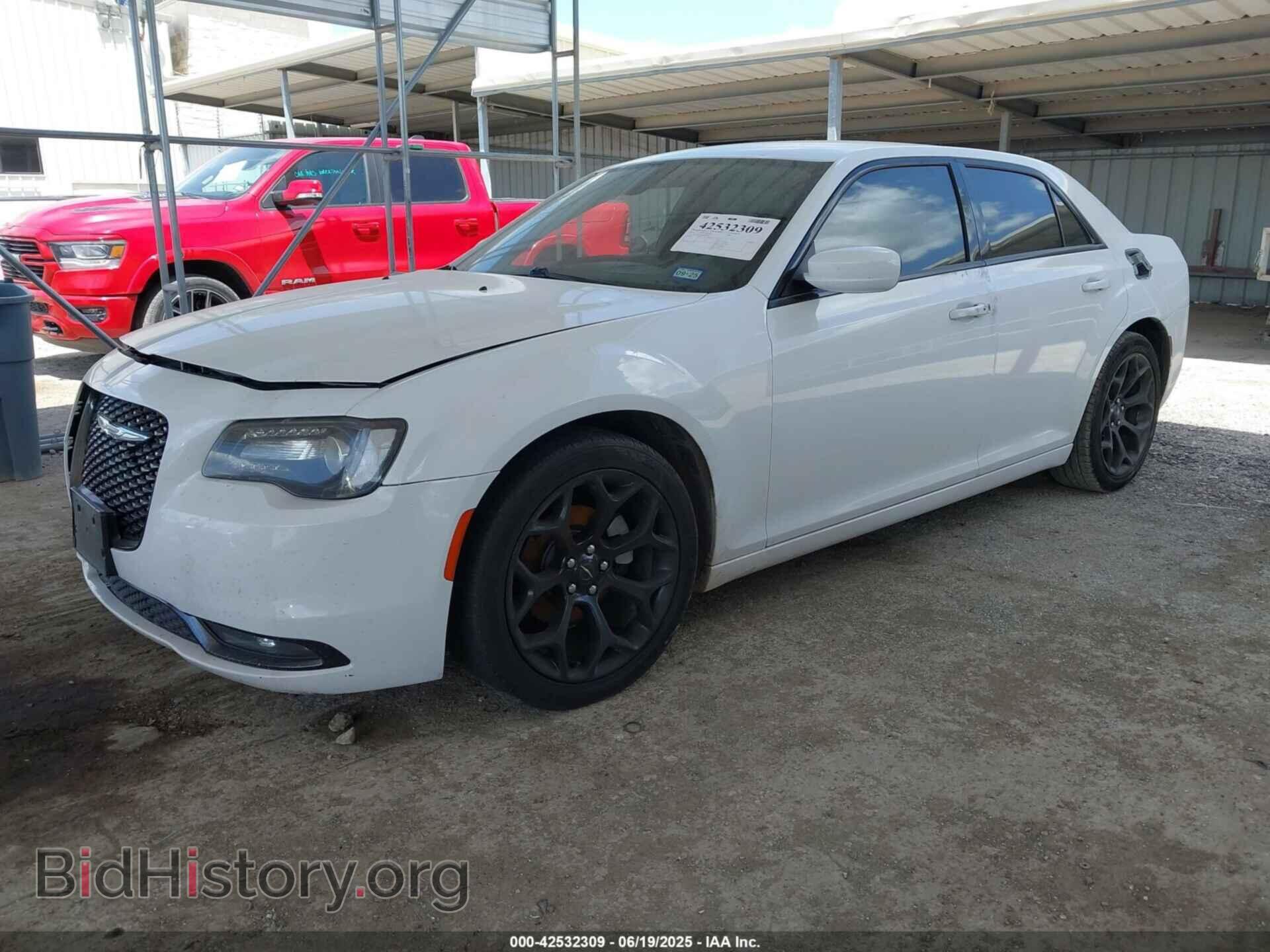 2019 CHRYSLER 300 - VIN: 2C3CCABG4KH538823 - Фото 2