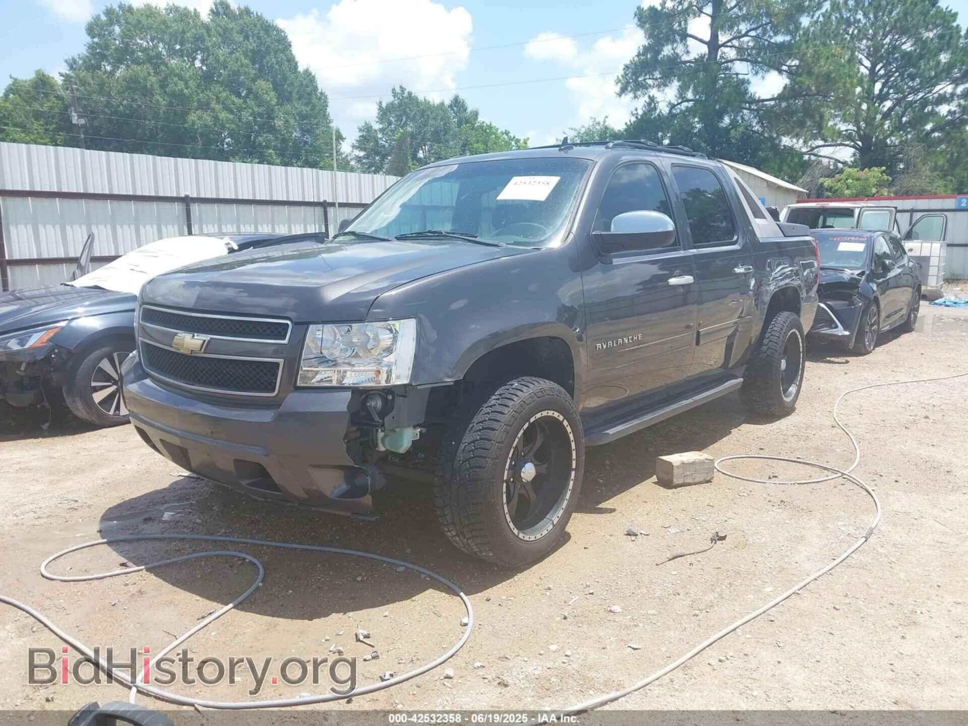2011 CHEVROLET AVALANCHE 1500 - VIN: 3GNMCEE09BG192281 - Фото 2