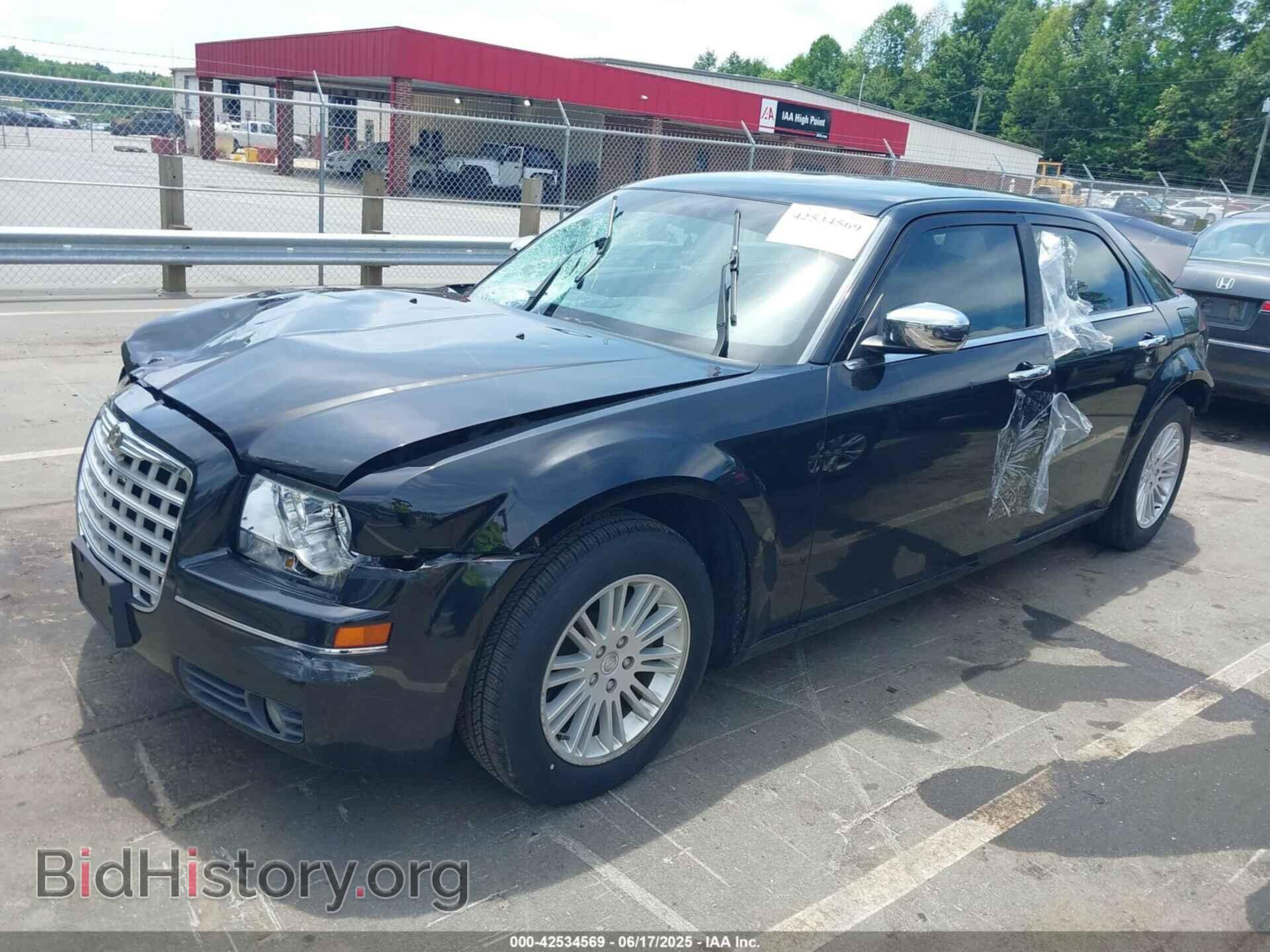 2010 CHRYSLER 300 - VIN: 2C3CA4CD7AH217773 - Фото 2
