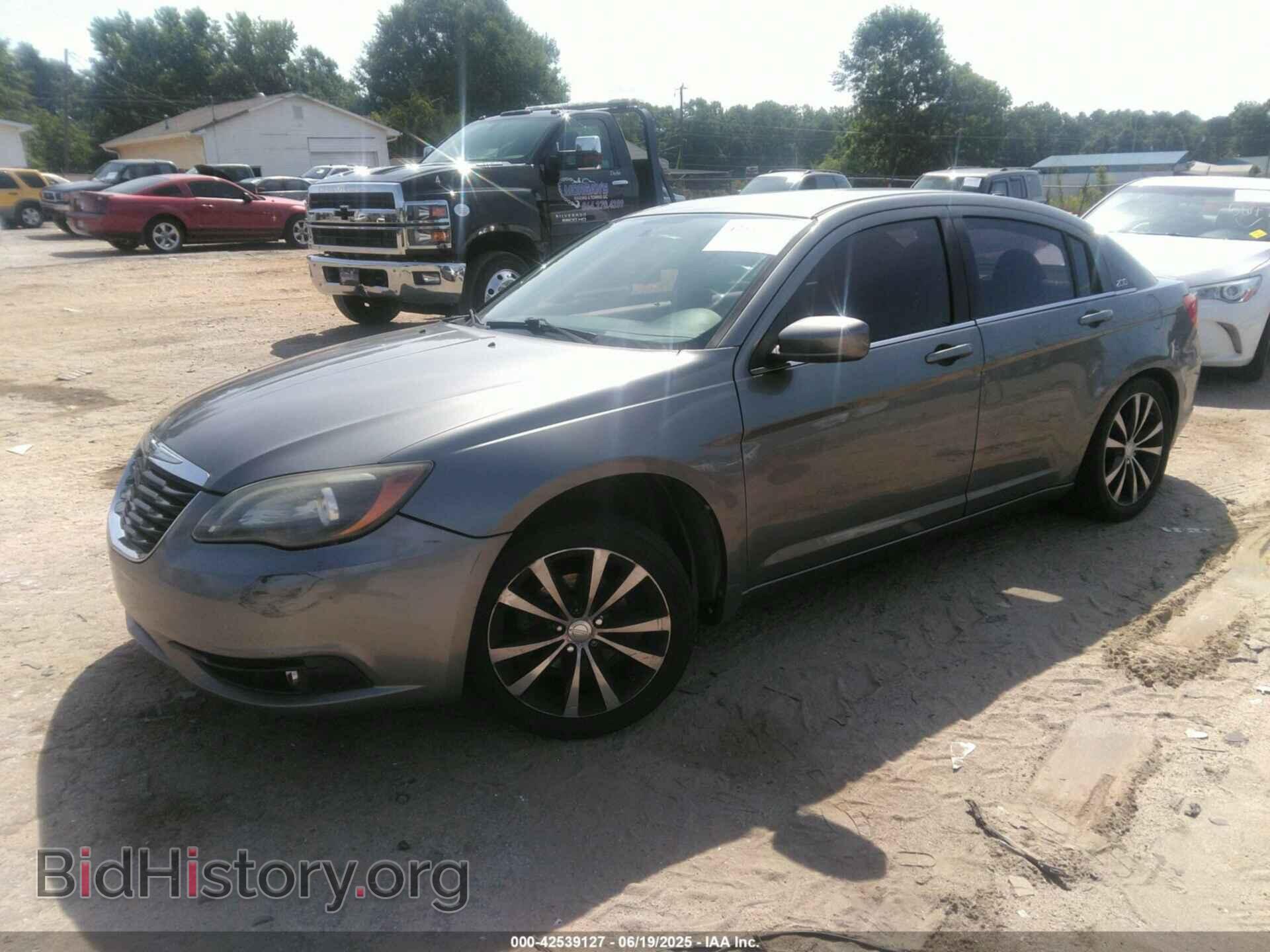 2013 CHRYSLER 200 - VIN: 1C3CCBBBXDN687192 - Фото 2
