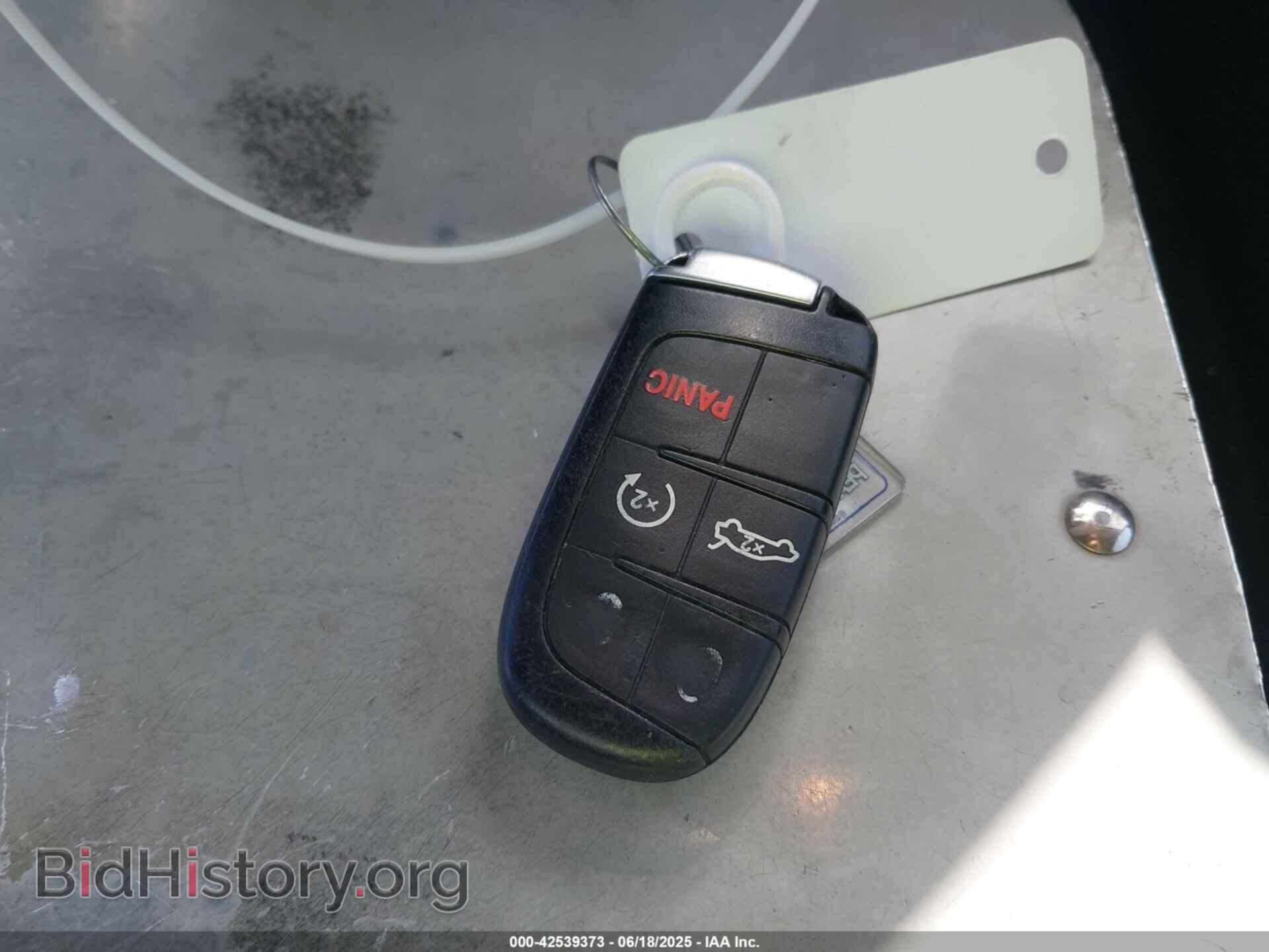 2019 CHRYSLER 300 - VIN: 2C3CCAEG4KH690581 - Фото 11