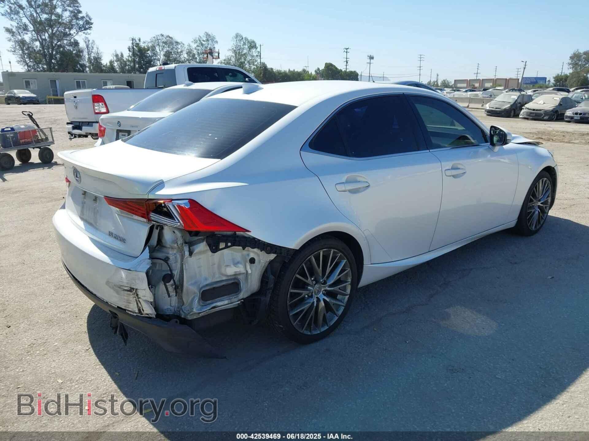 2017 LEXUS IS 200T - VIN: JTHBA1D28H5057521 - Фото 4