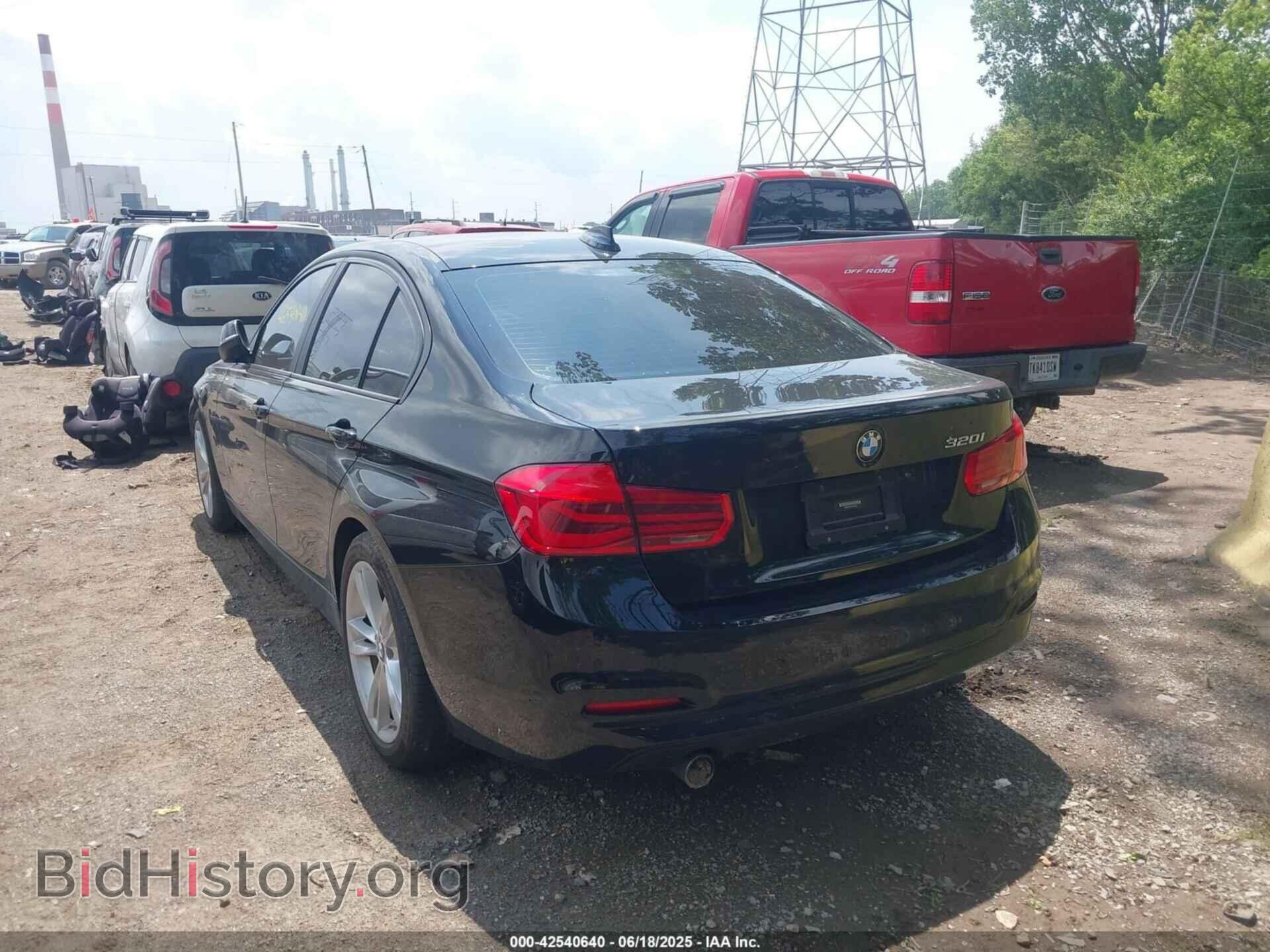 2017 BMW 320I - VIN: WBA8A9C35HK620558 - Фото 3