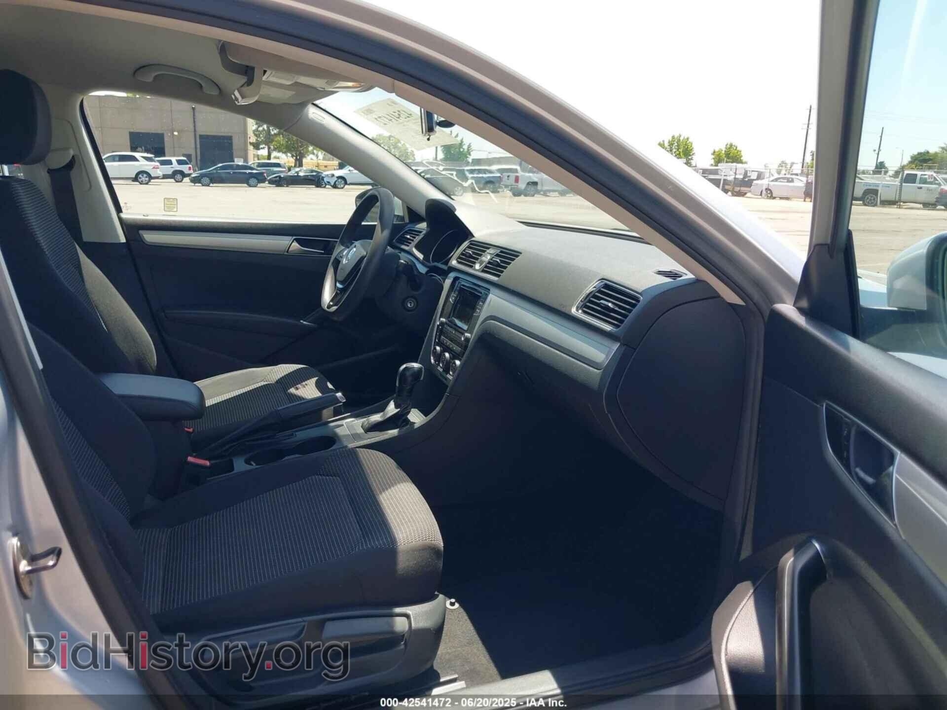 2017 VOLKSWAGEN PASSAT - VIN: 1VWAT7A32HC009657 - Фото 5