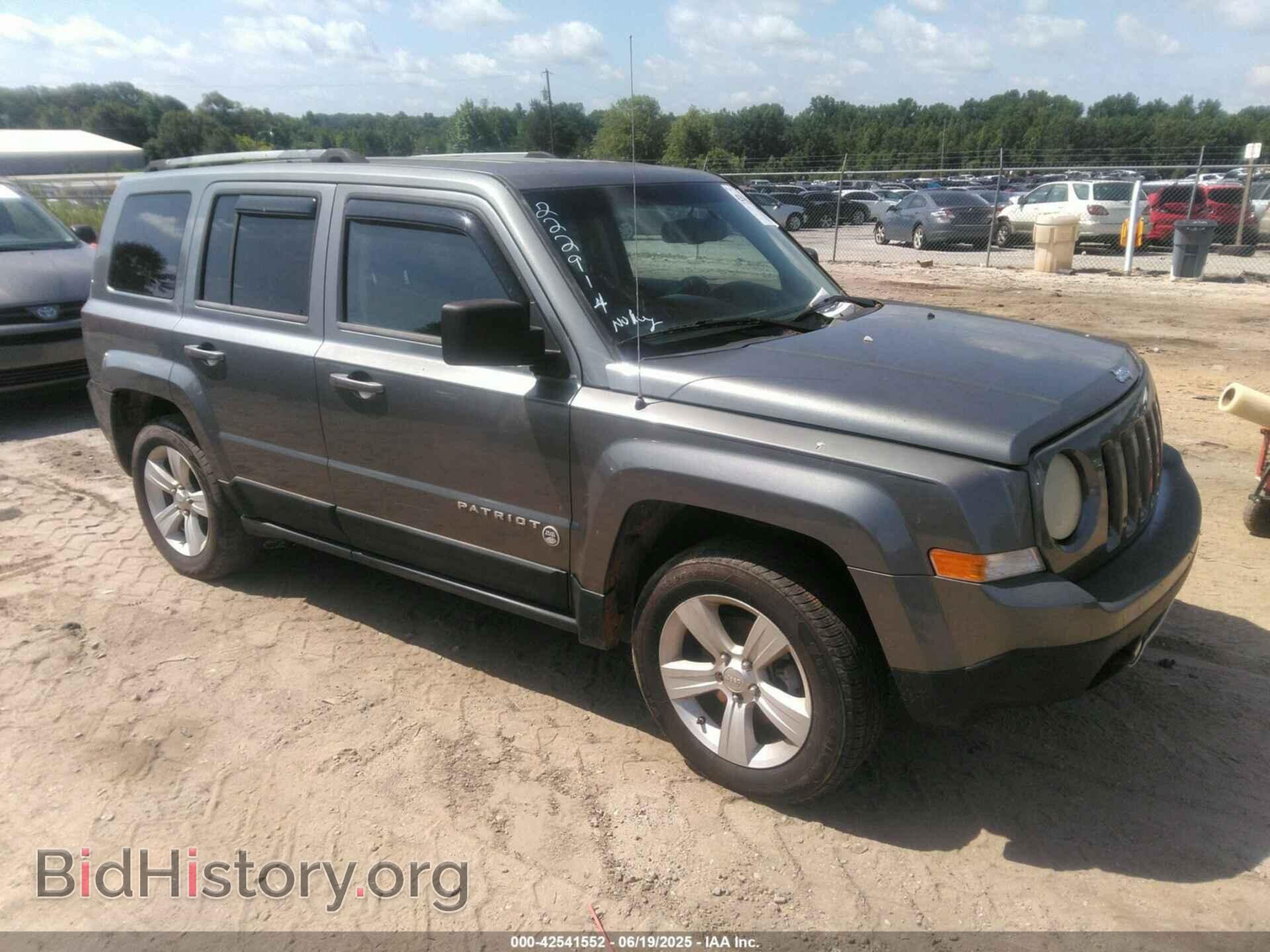 Photo 1J4NF4GB3BD222914 - JEEP PATRIOT 2011