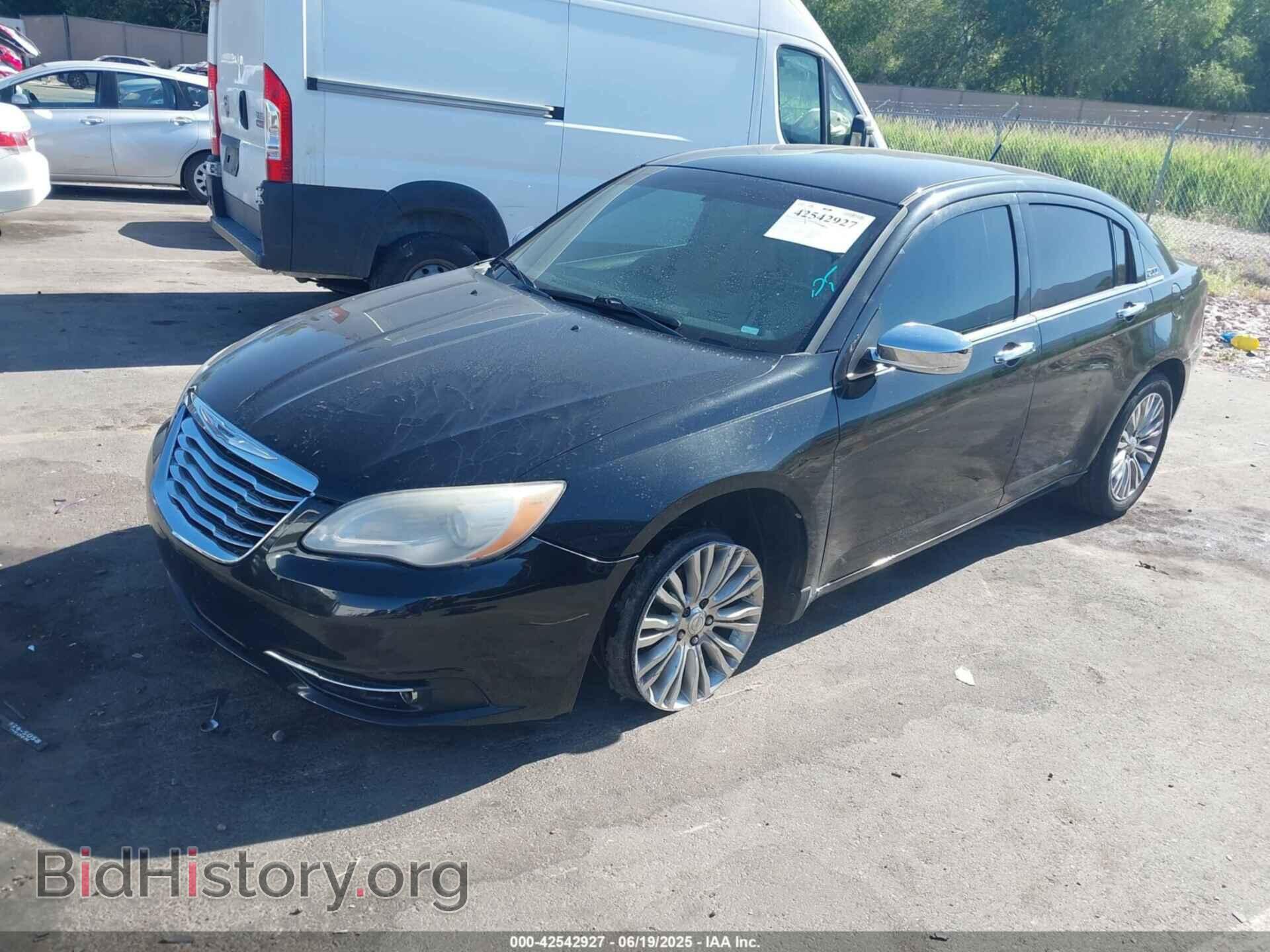 2011 CHRYSLER 200 - VIN: 1C3BC2FG7BN512591 - Фото 2