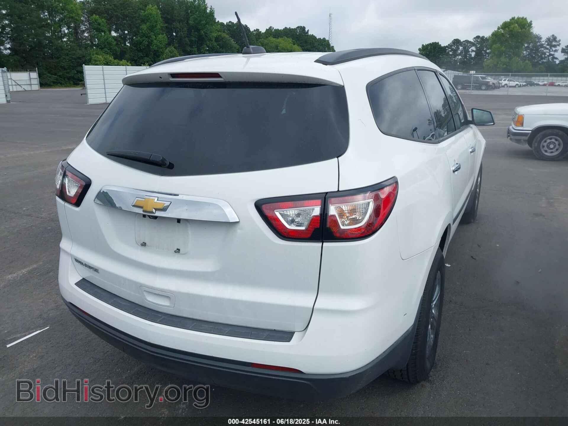 2017 CHEVROLET TRAVERSE - VIN: 1GNKRFED1HJ221911 - Фото 4